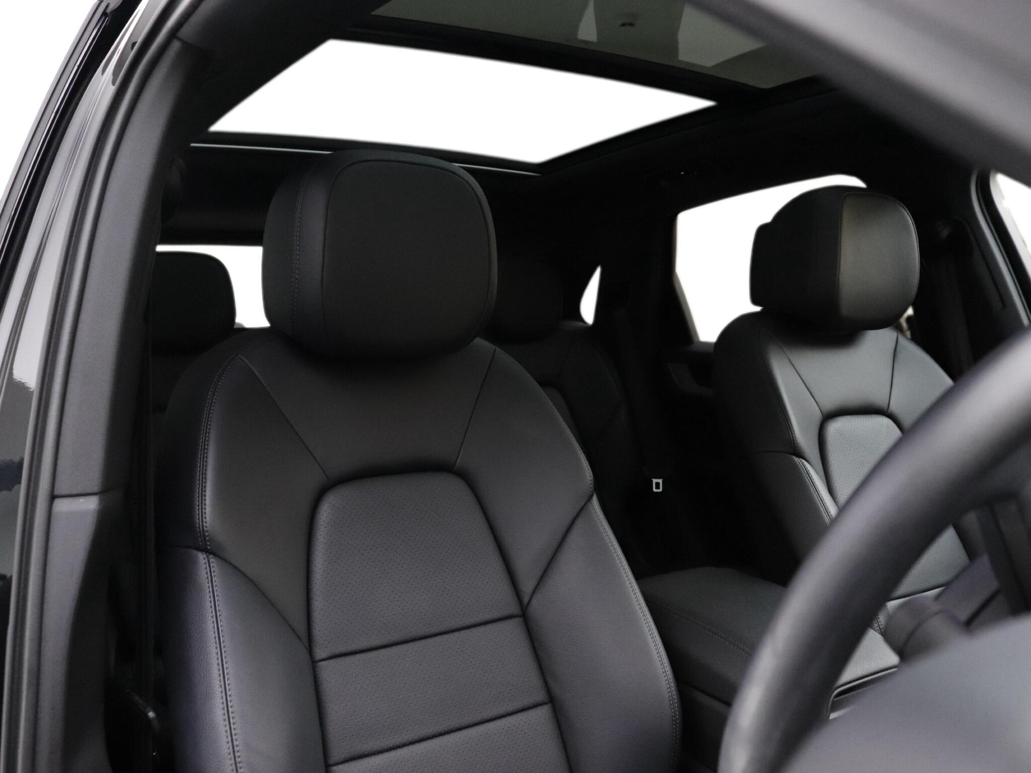Porsche Cayenne view 14