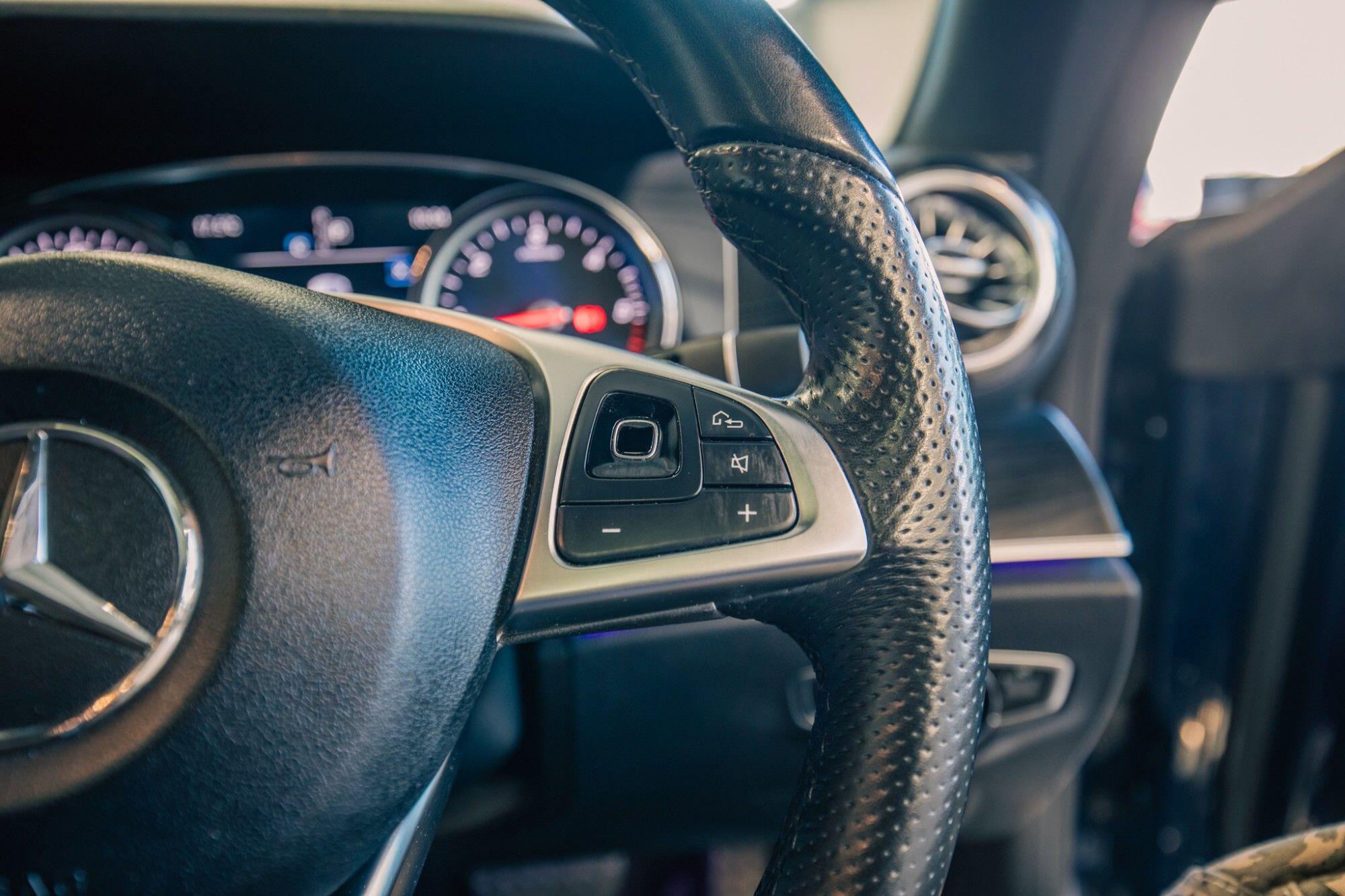 Mercedes-Benz E-Class view 11