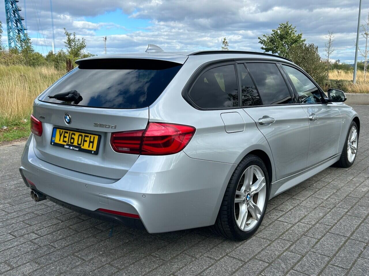 BMW 3 Series view 11