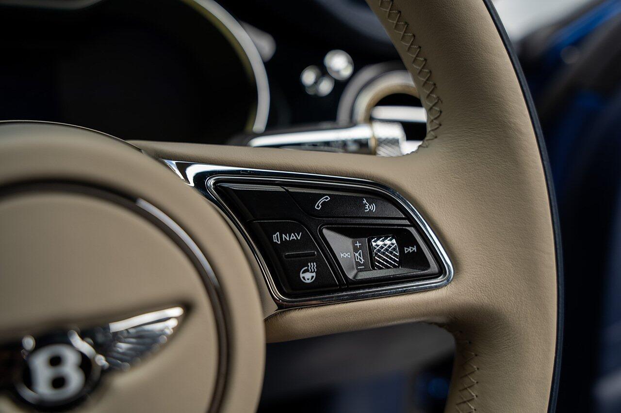 Bentley Flying Spur view 55