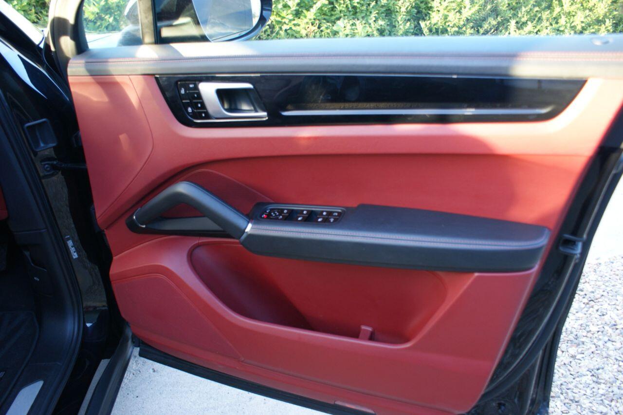 Porsche Cayenne view 42
