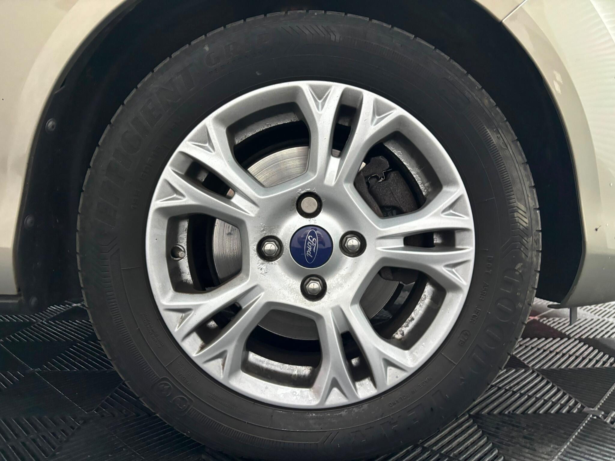 Ford B-Max view 25
