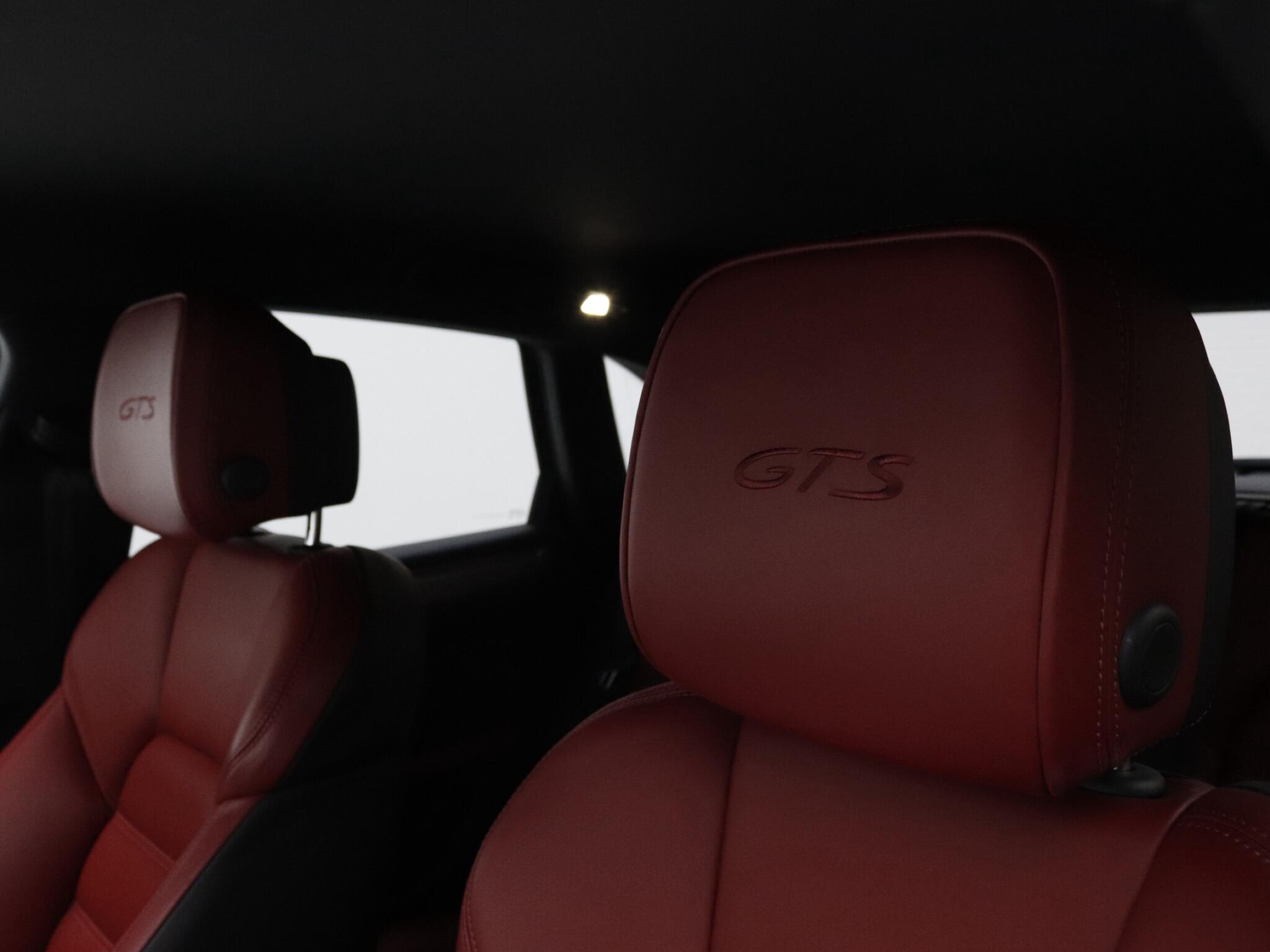 Porsche Macan view 15