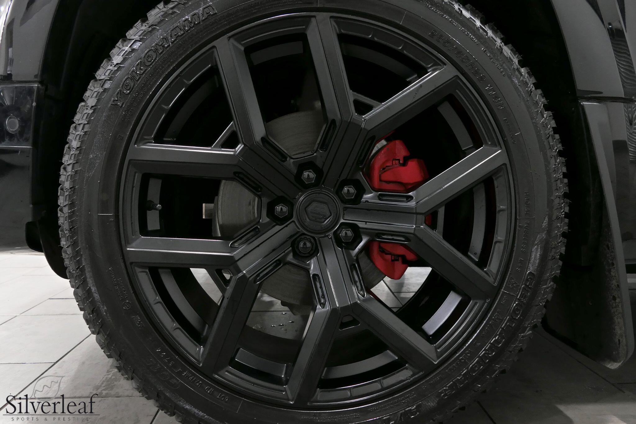 Land Rover Defender view 9