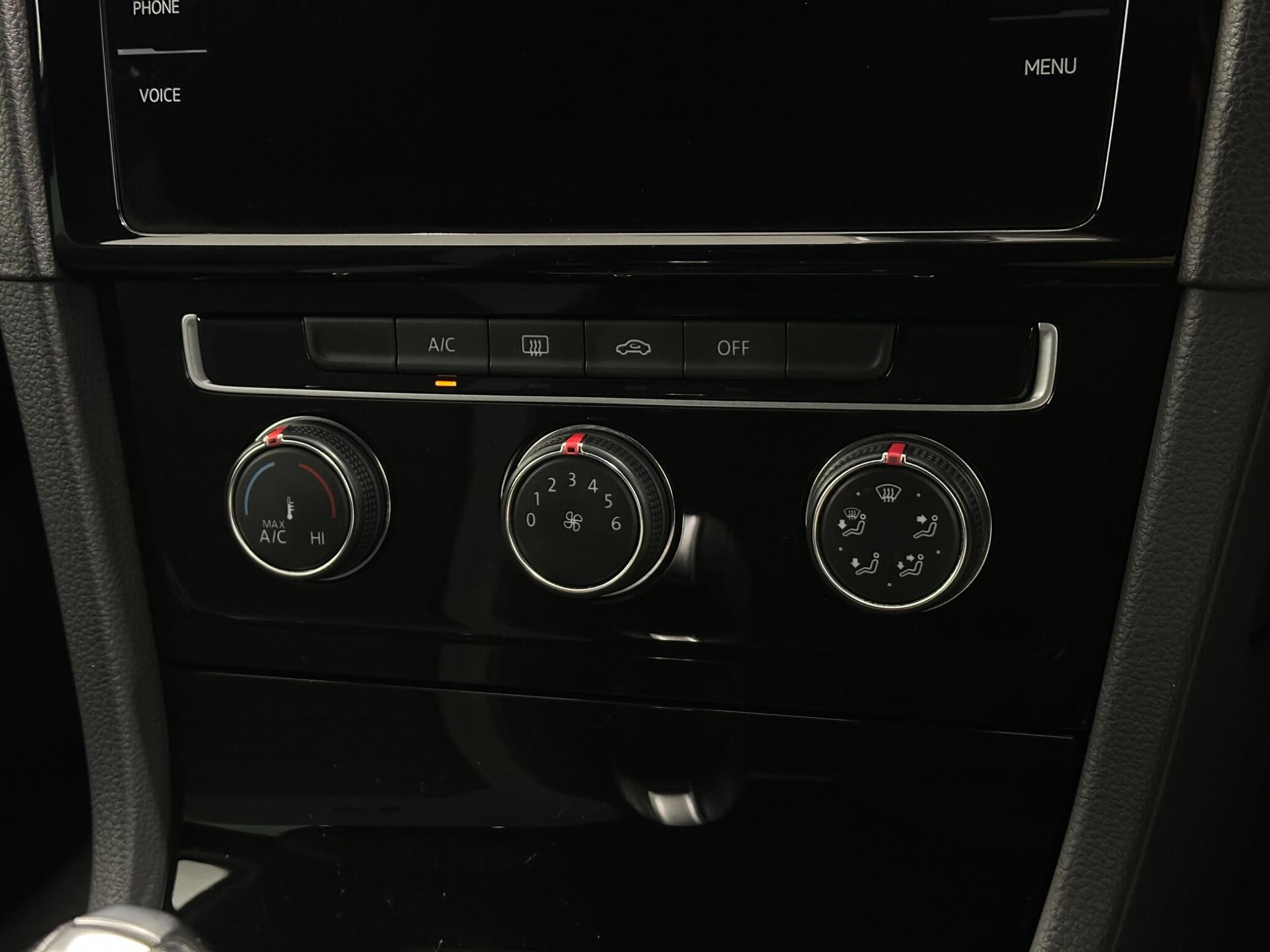 Volkswagen Golf view 21