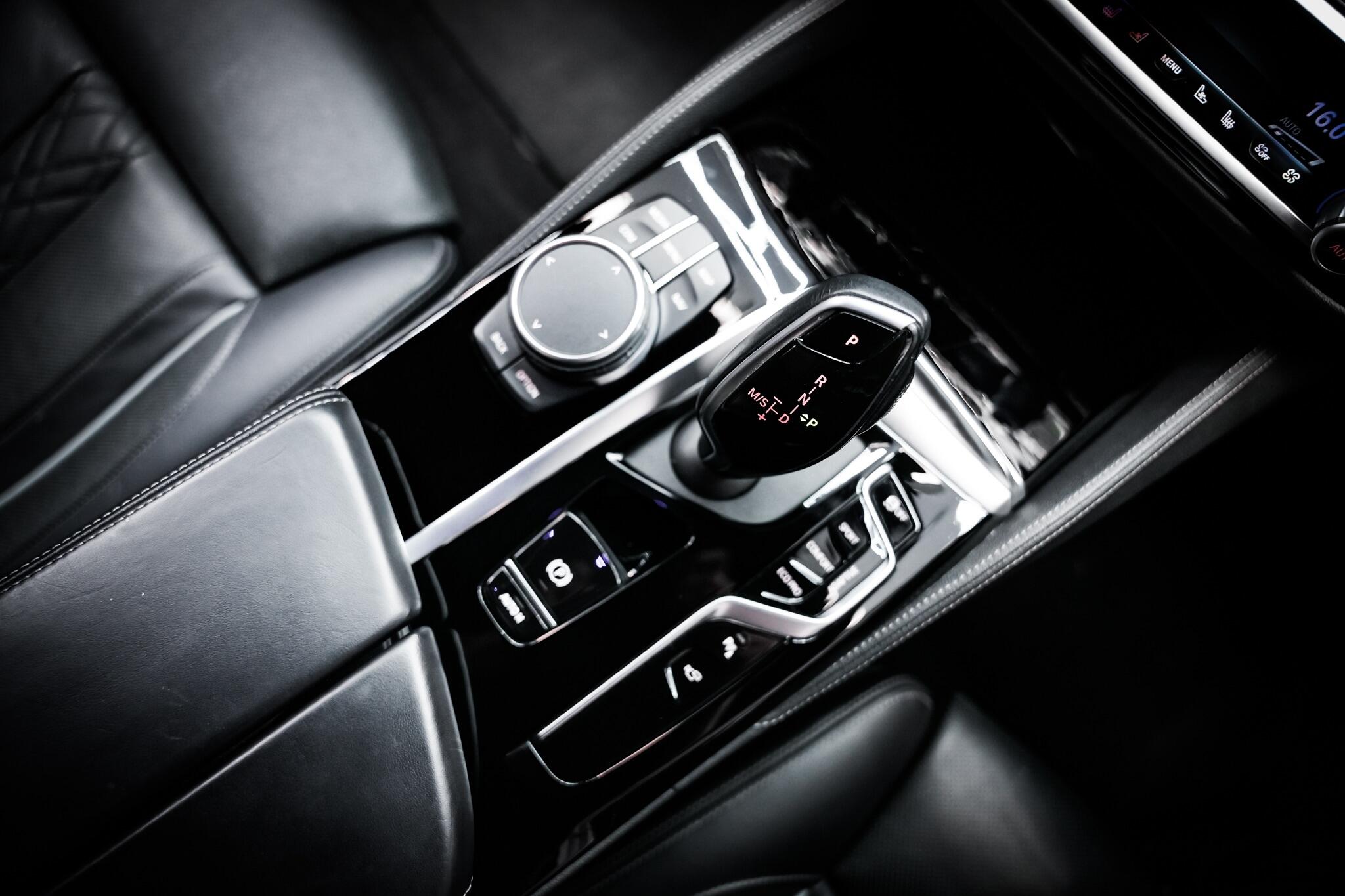 BMW 5 Series view 5