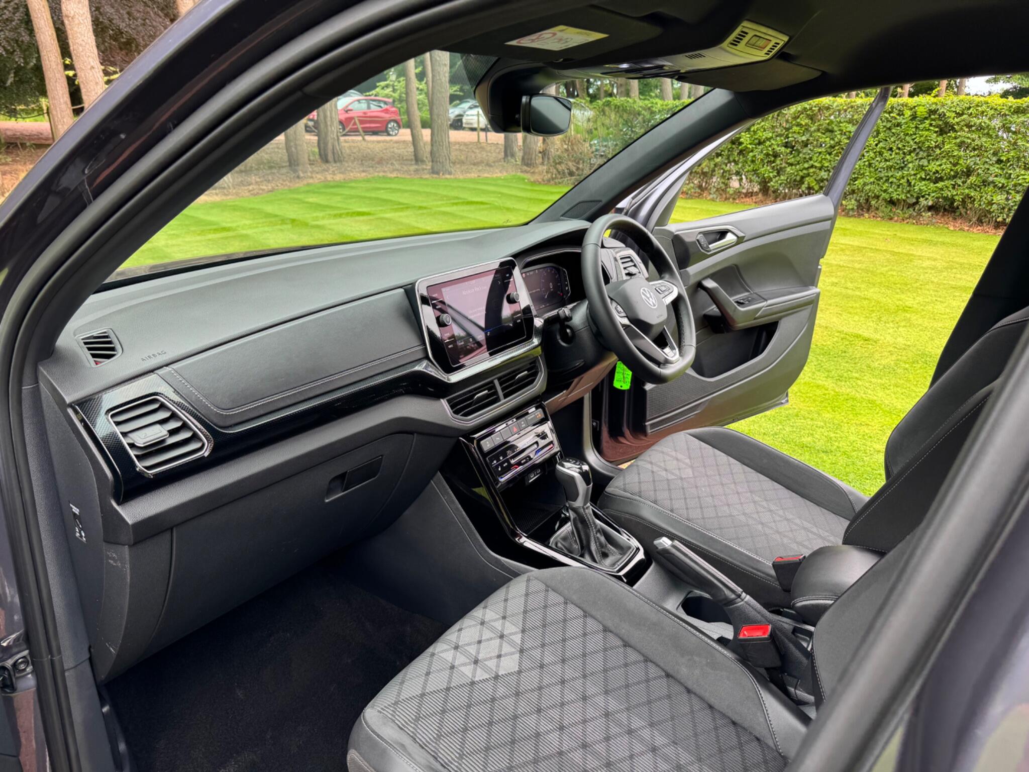 Volkswagen T-Cross view 35