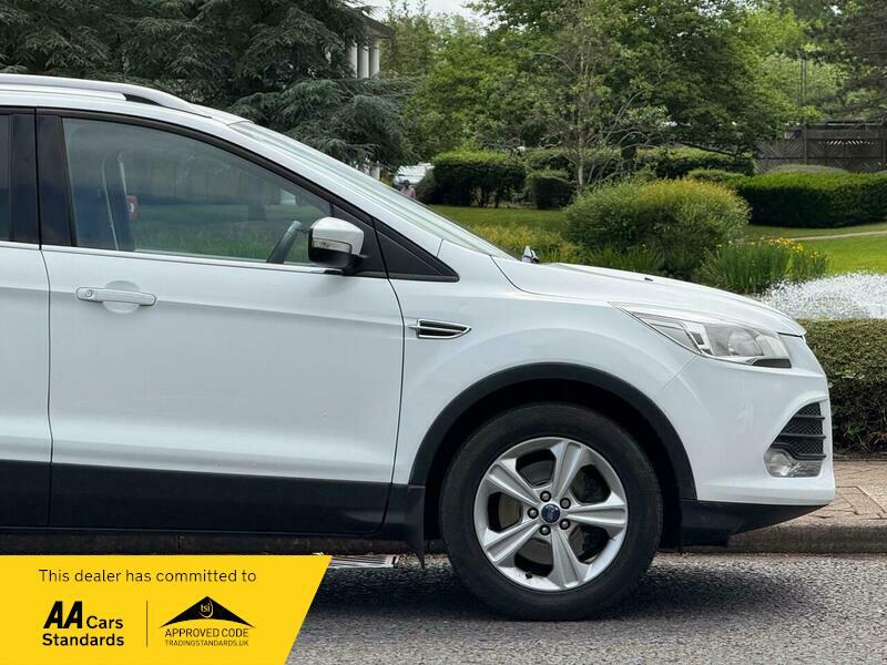 2014 Ford Kuga 2.0 TDCi Zetec AWD Euro 5 5dr • 87,800 miles image 3