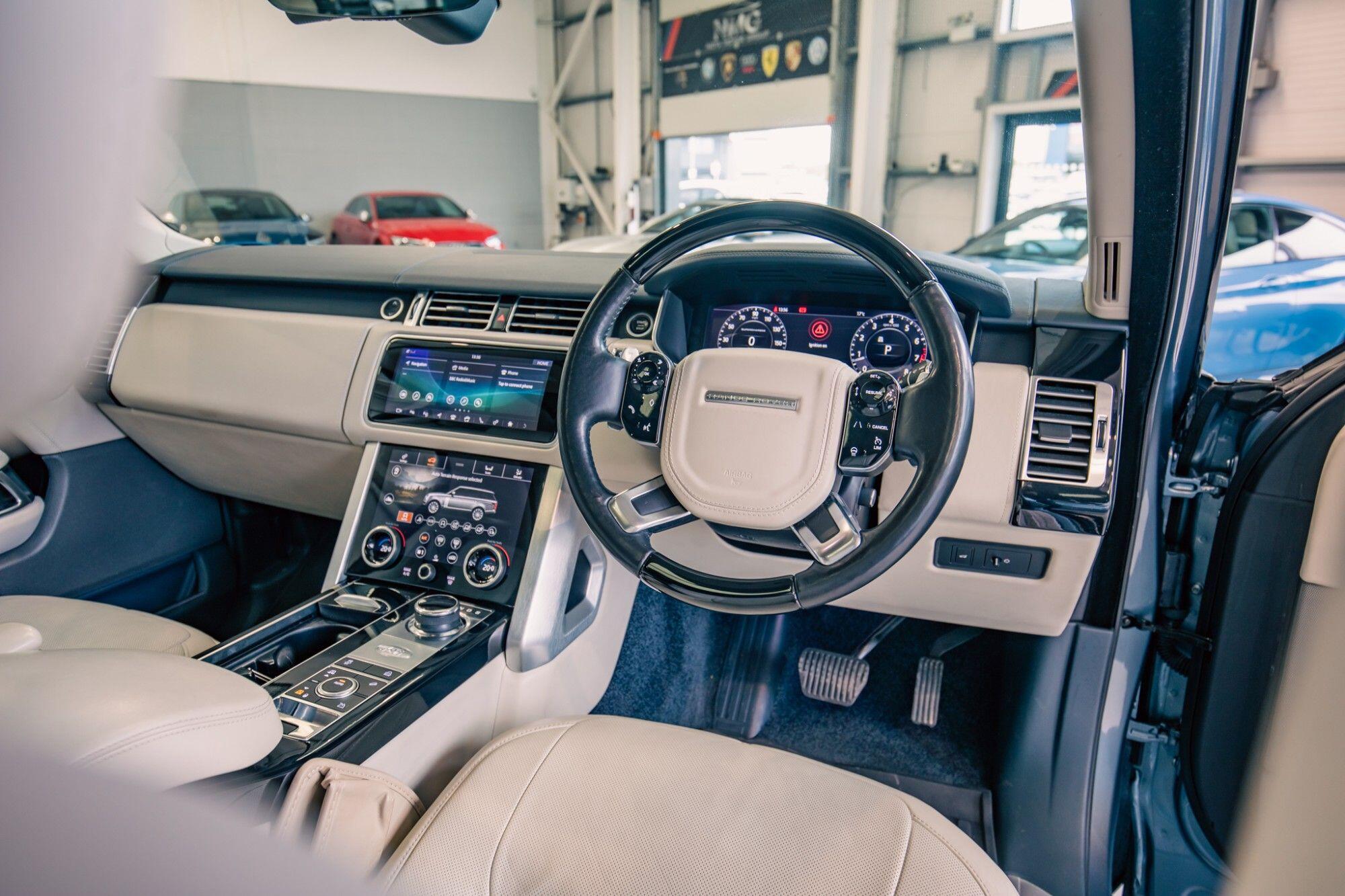 Land Rover Range Rover view 18
