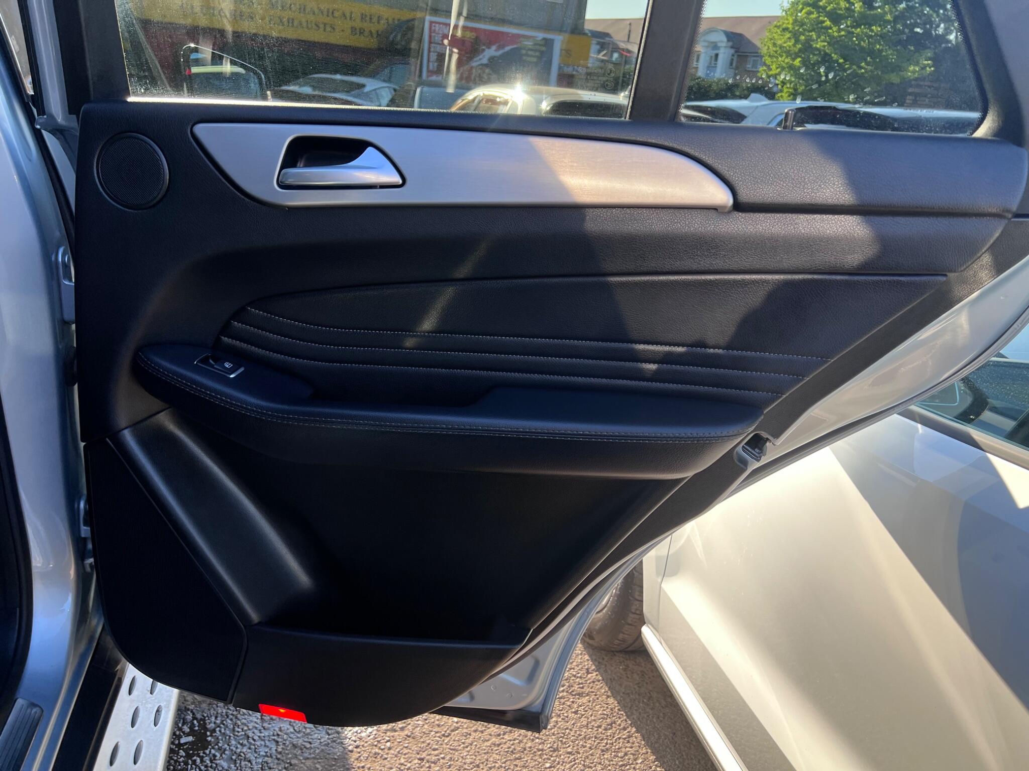 Mercedes-Benz Gle view 39