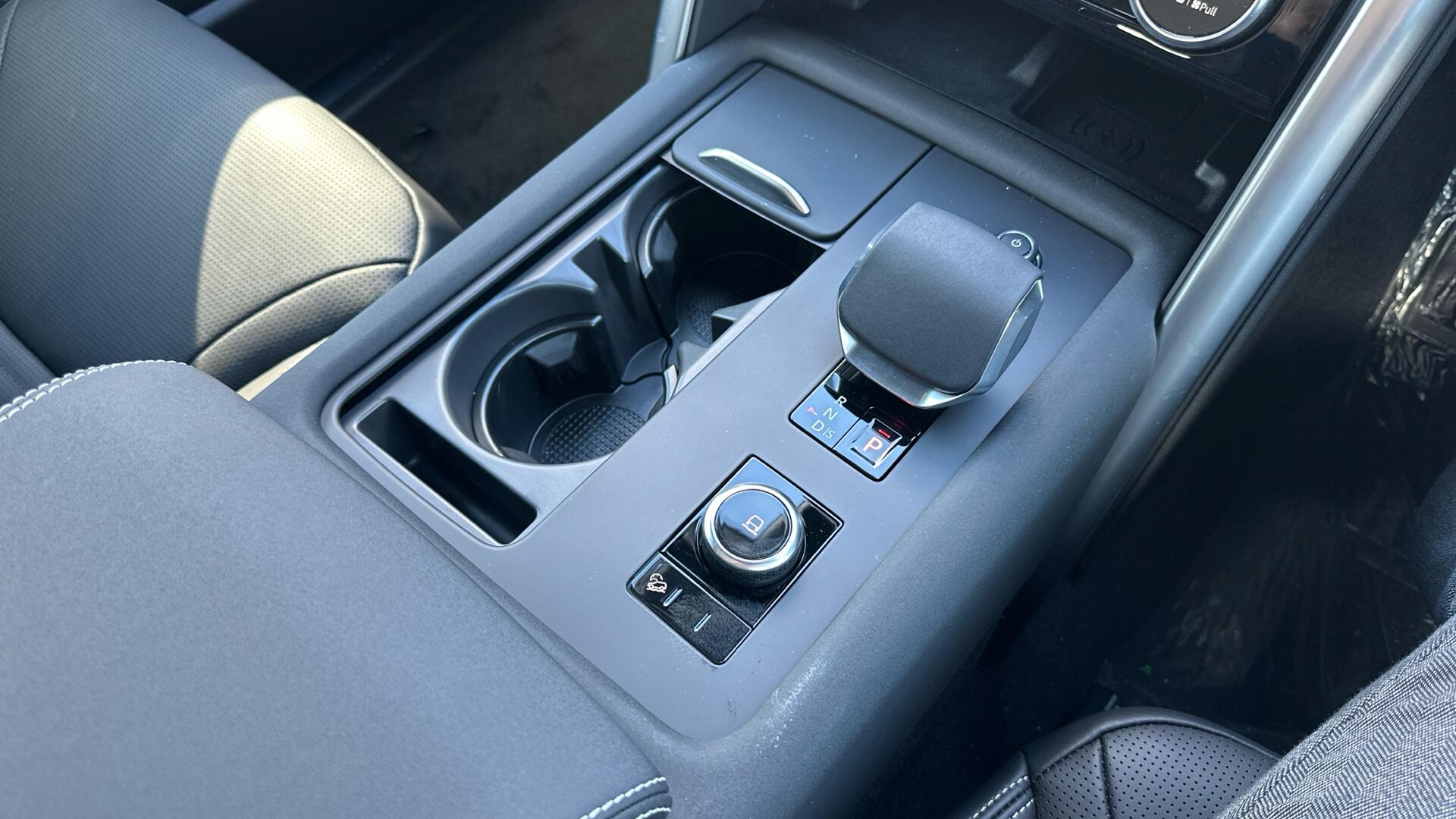 Land Rover Discovery view 52
