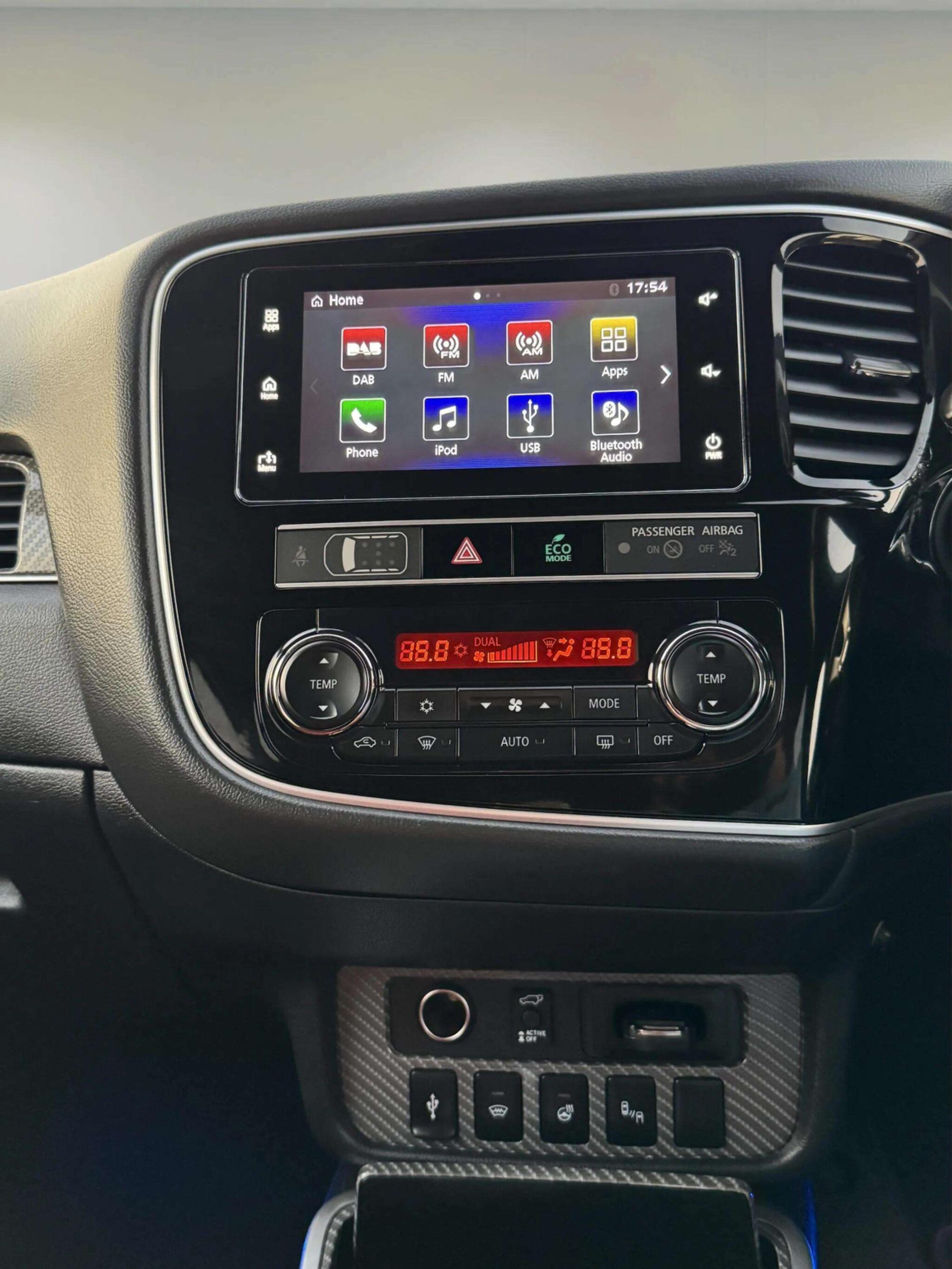 Mitsubishi Outlander view 56