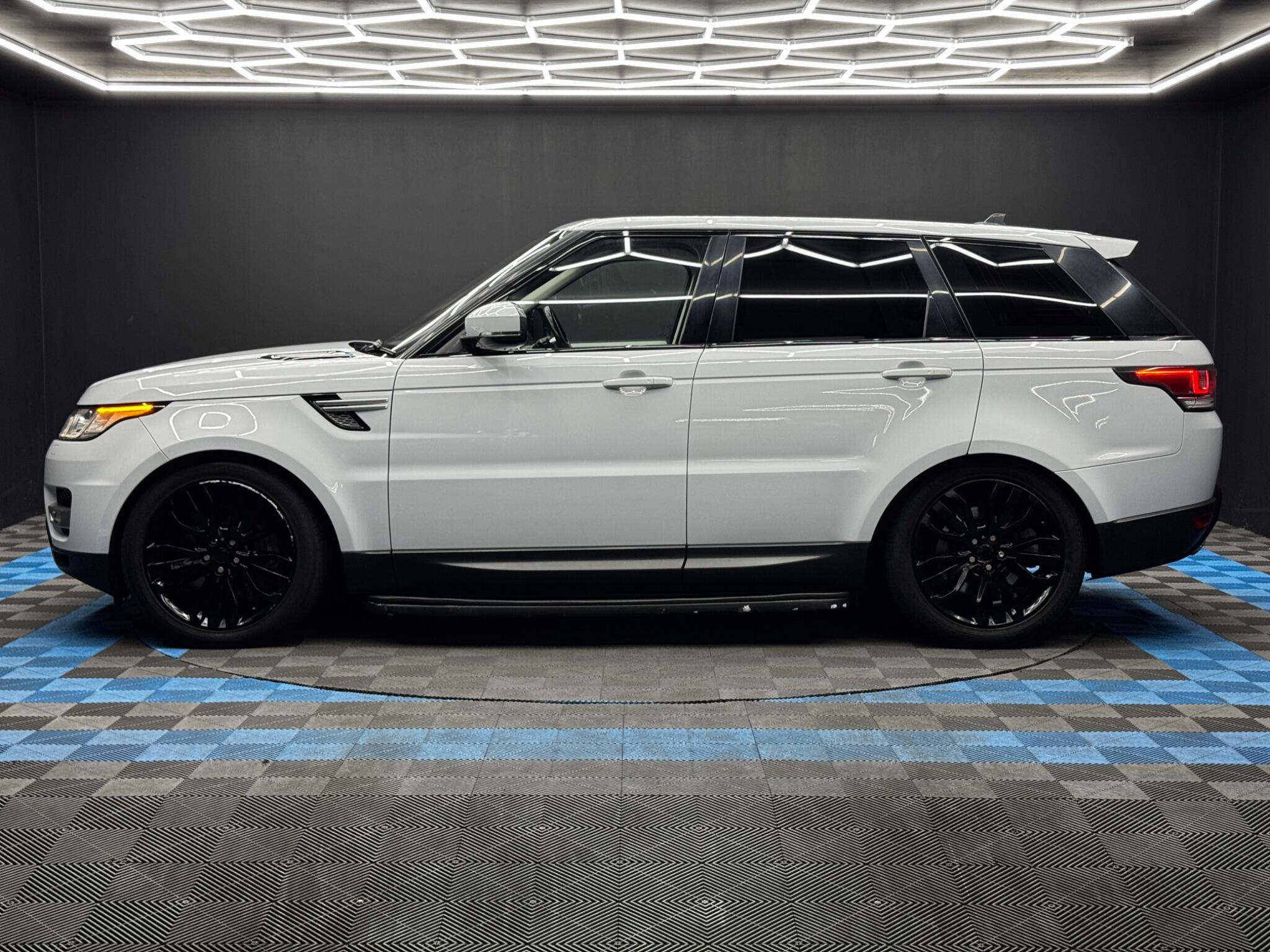 Land Rover Range Rover Sport view 8