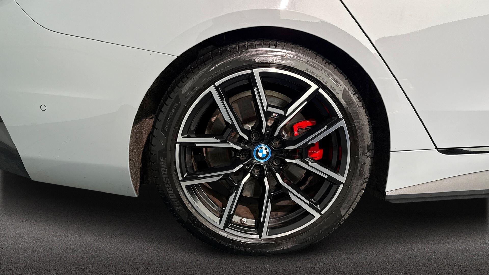 BMW i4 view 14
