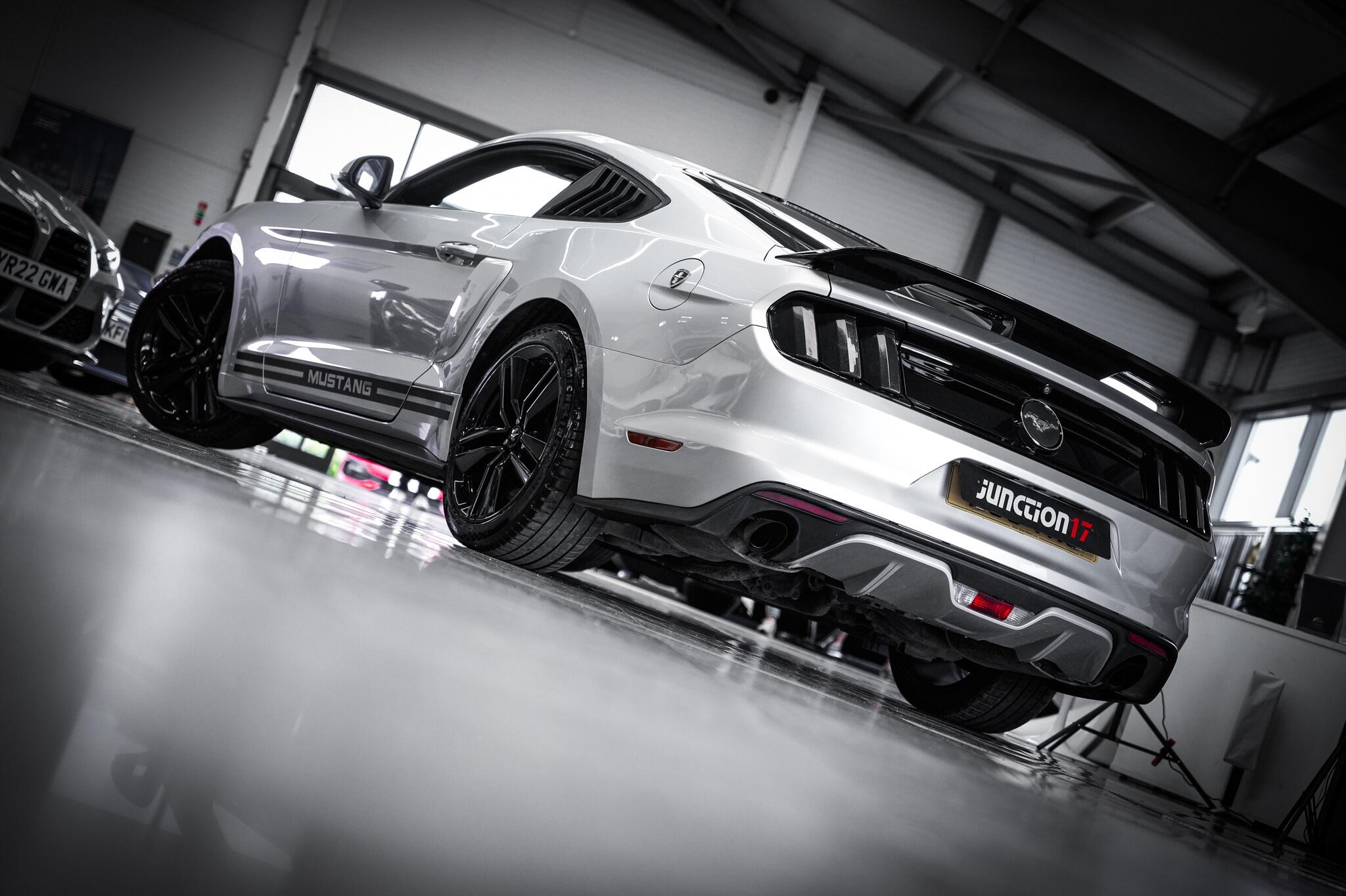 Ford Mustang view 8