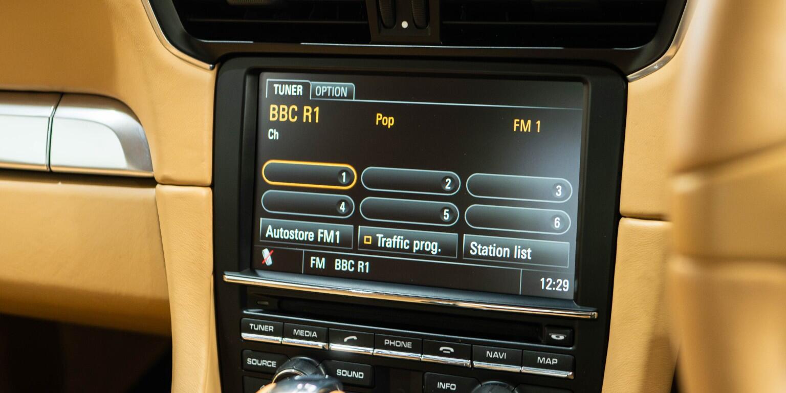 Porsche 911 view 36