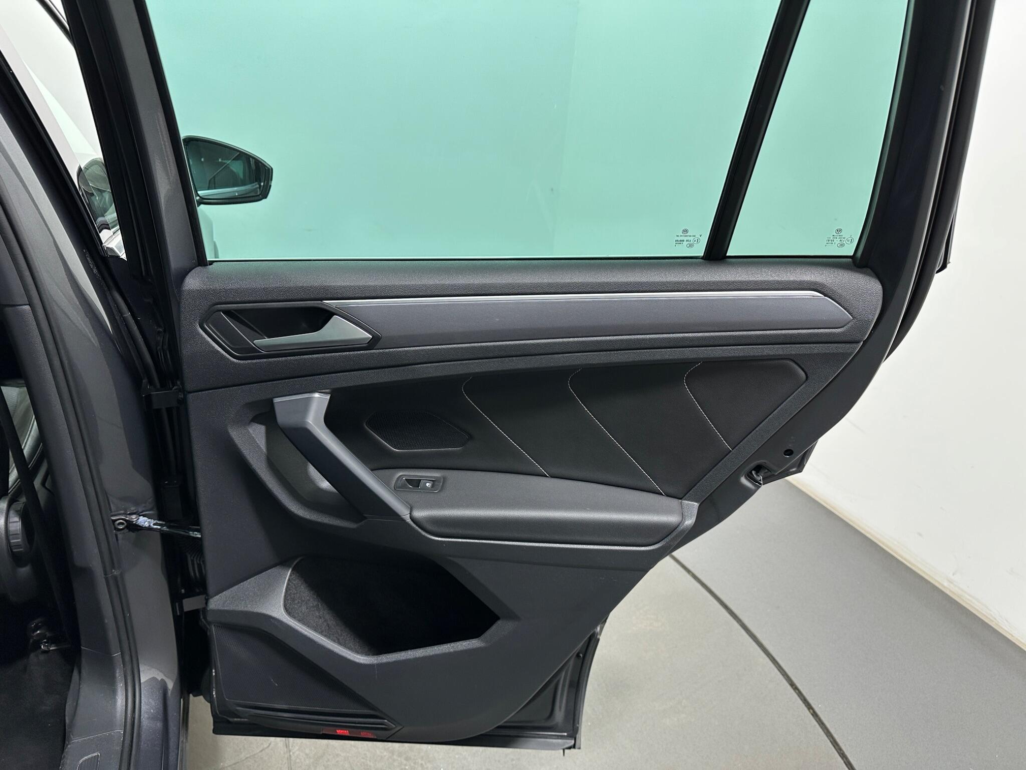 Volkswagen Tiguan view 45
