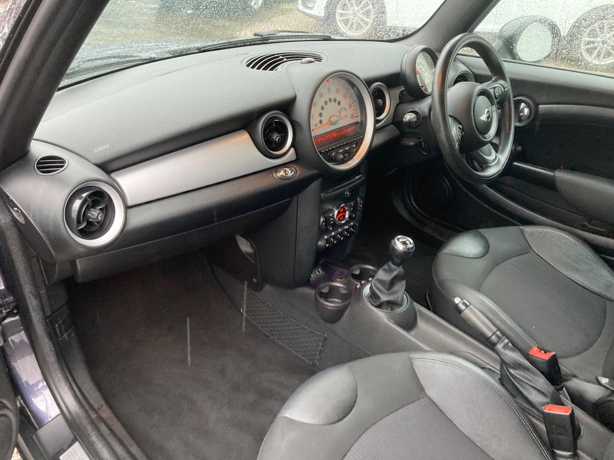 2013 MINI Convertible image 14