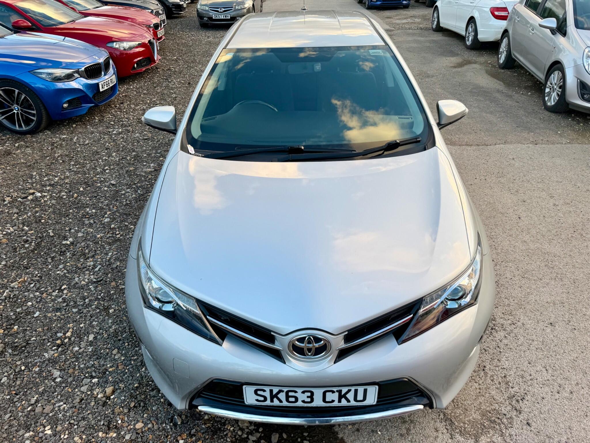 Toyota Auris view 8