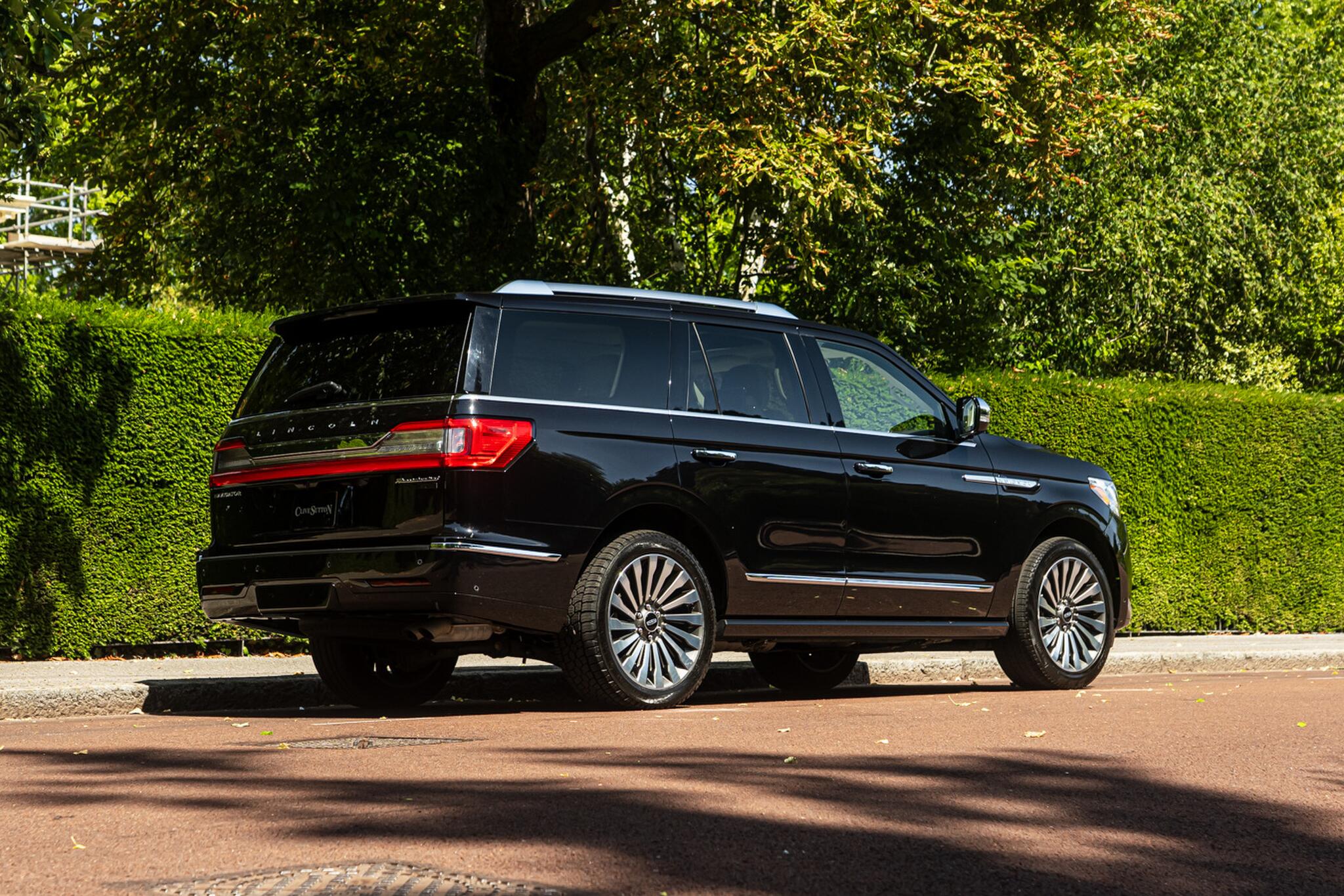 Lincoln Navigator view 3