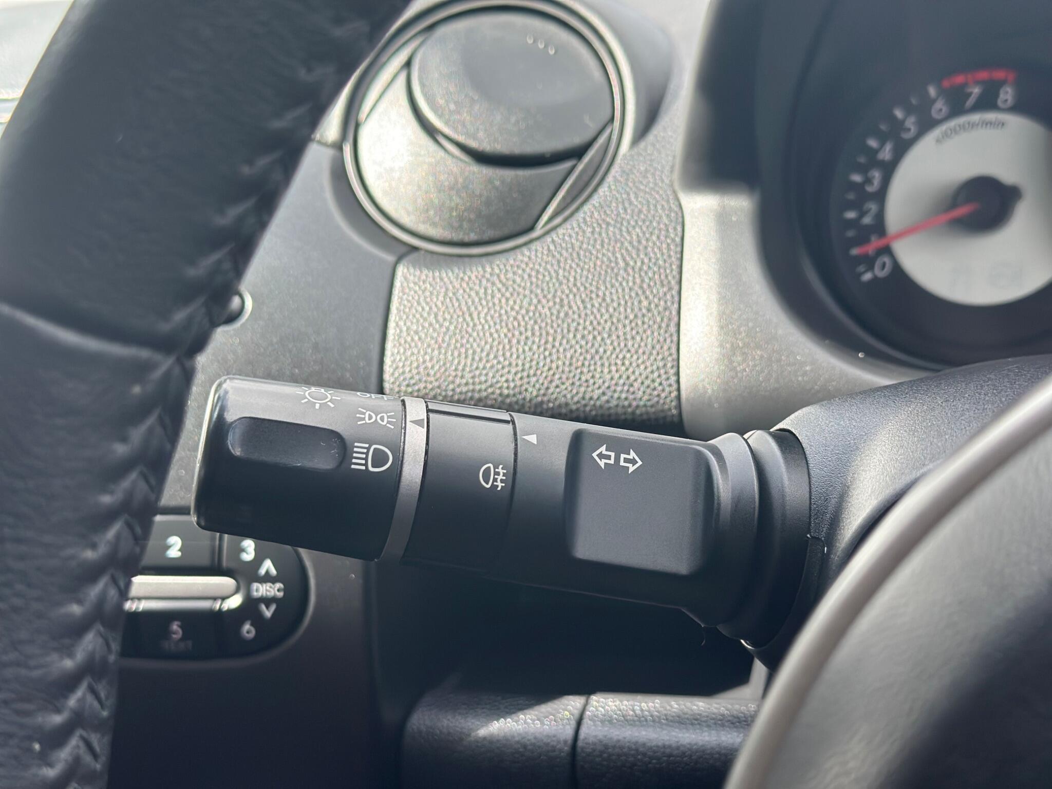 Mazda Mazda2 view 32