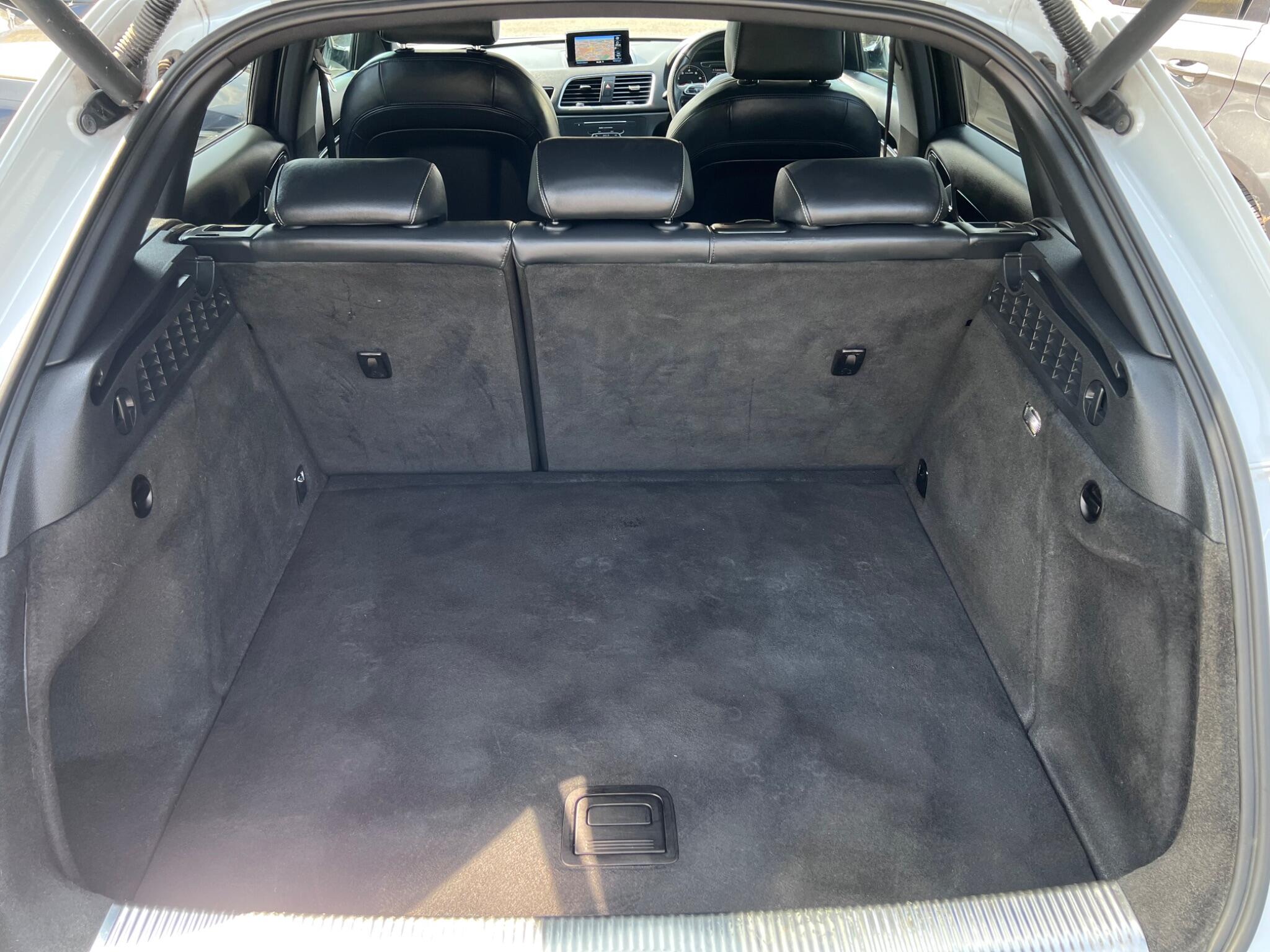 Audi Q3 view 38