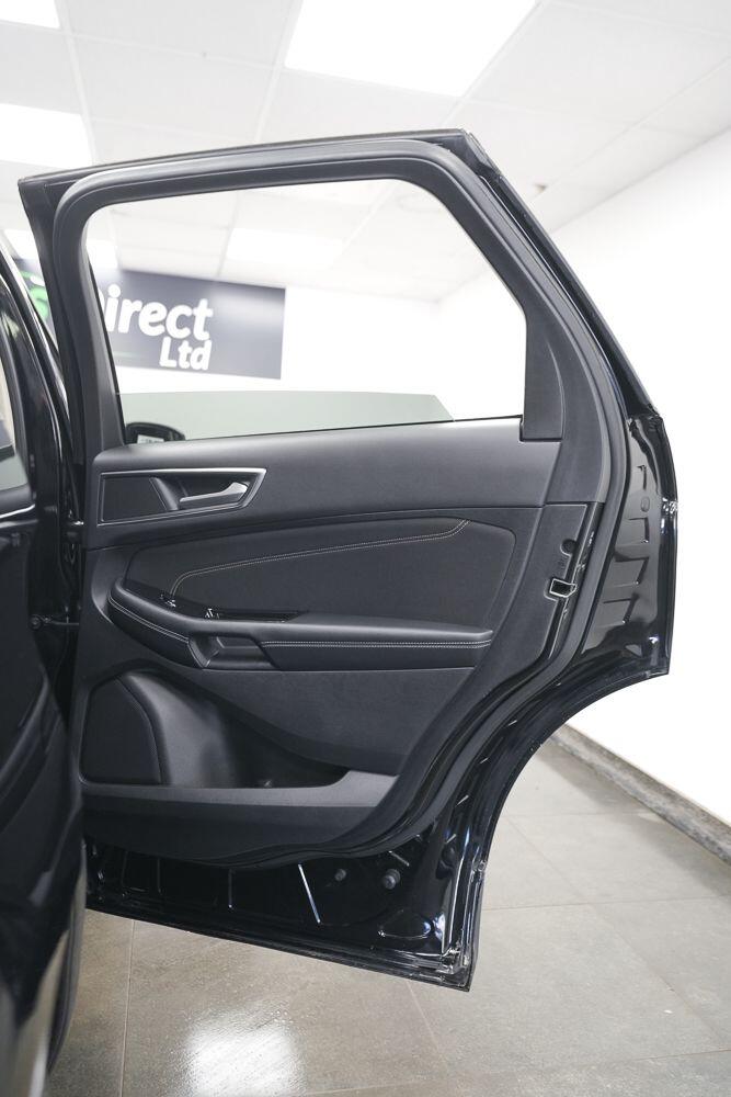 Ford Edge view 18