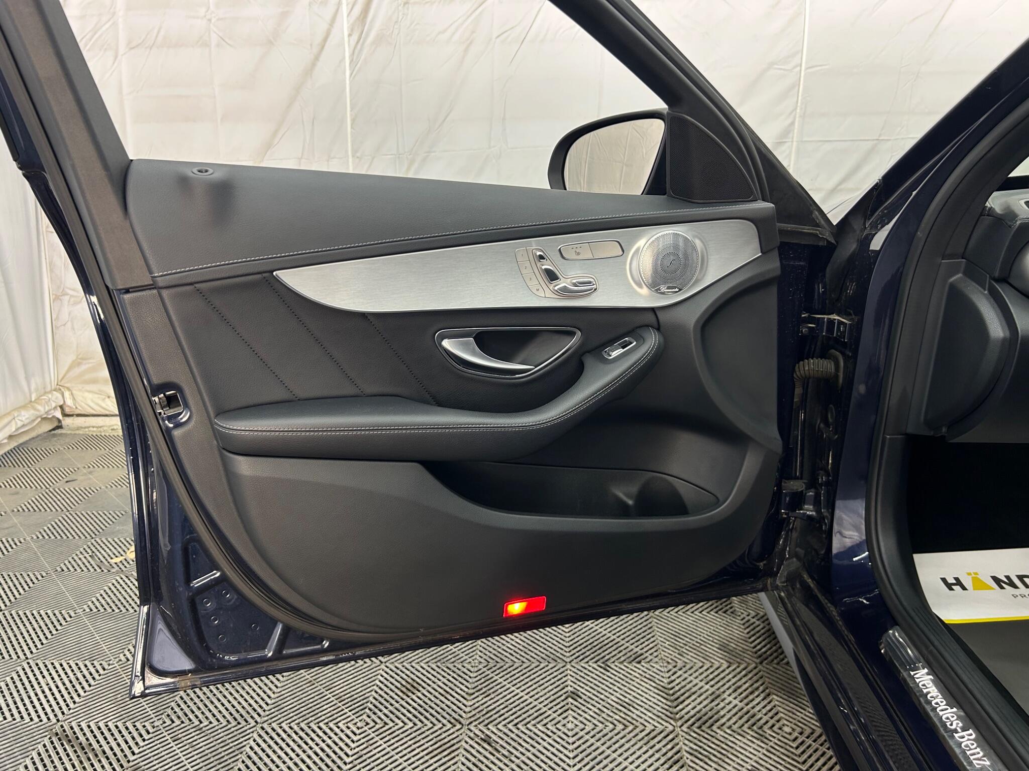 Mercedes-Benz C Class view 36