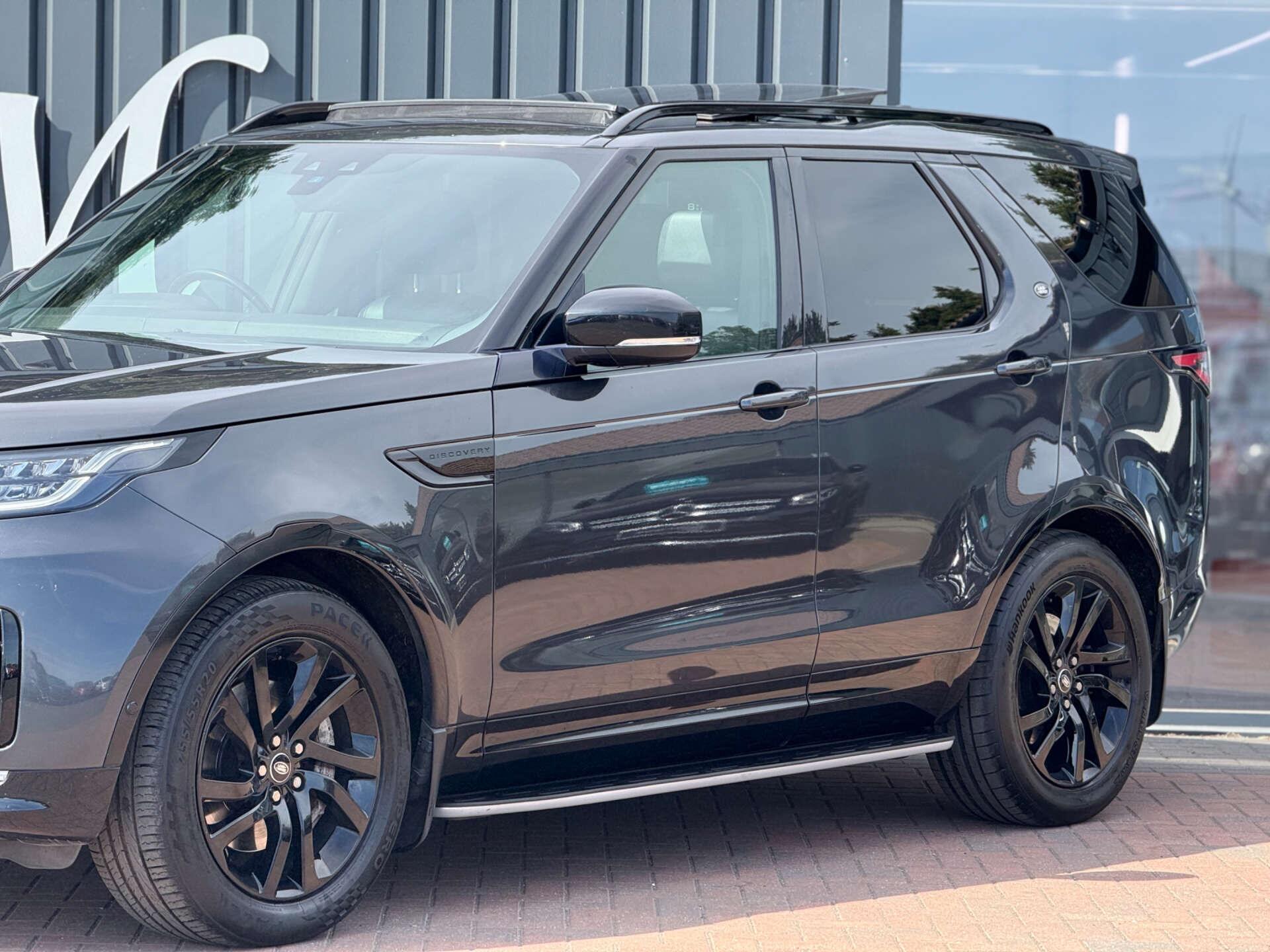 Land Rover Discovery view 3