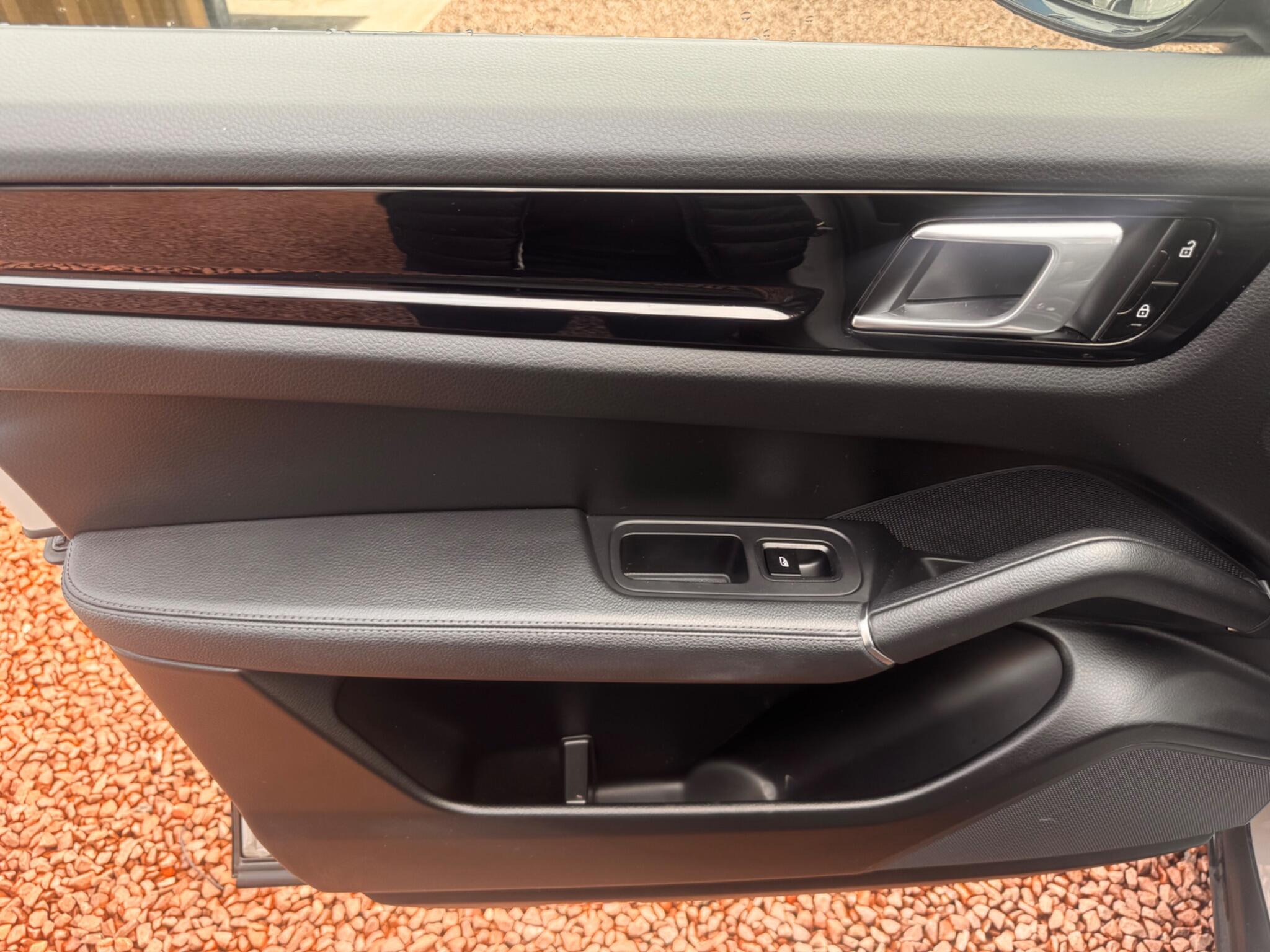 Porsche Cayenne view 38