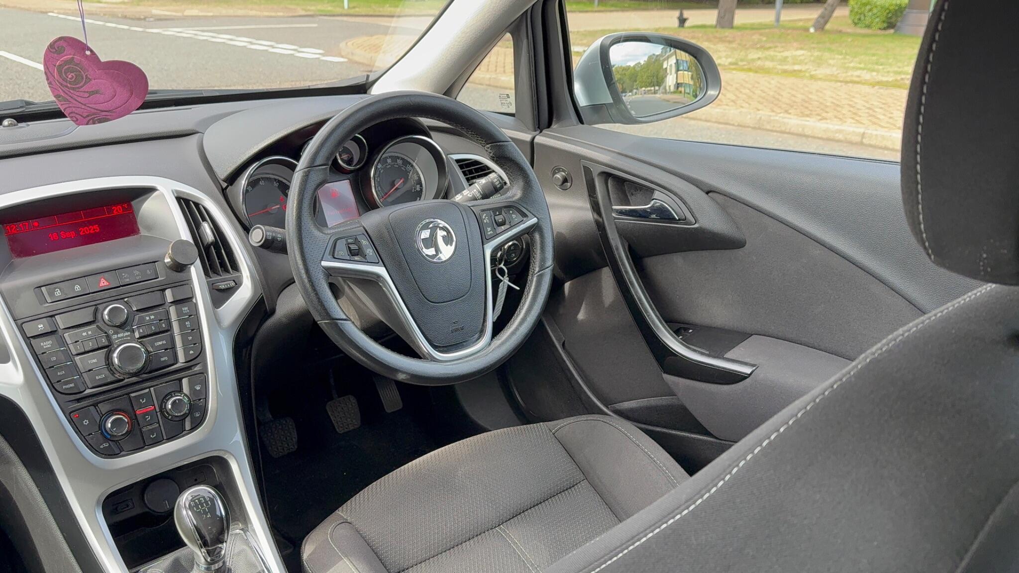 2015 Vauxhall Astra 1.6i SRi Euro 6 5dr • 60,200 miles image 18