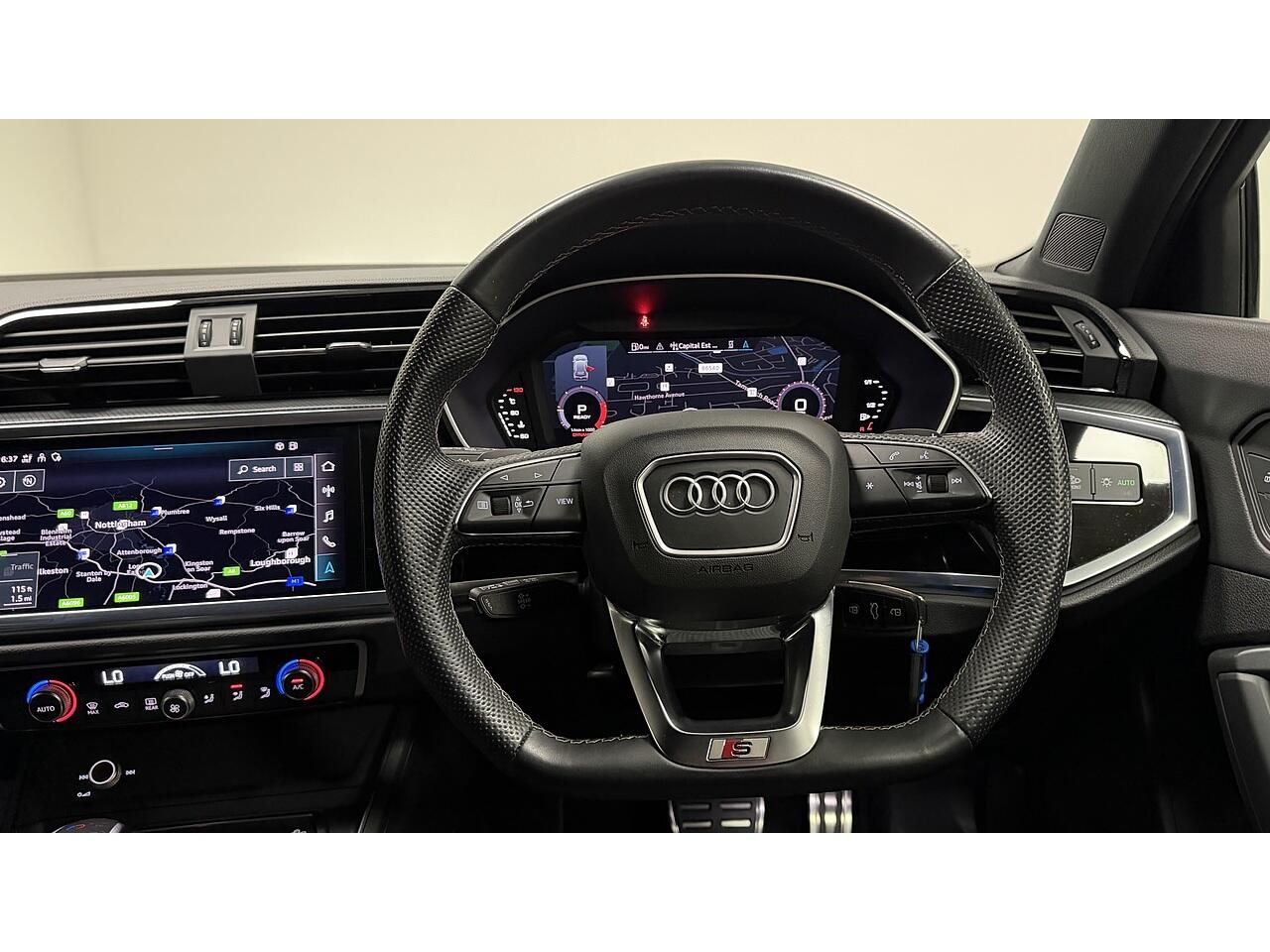 Audi Q3 view 21