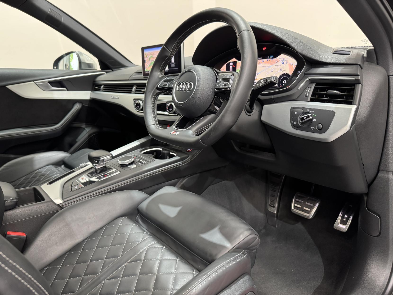 Audi S4 Avant view 20