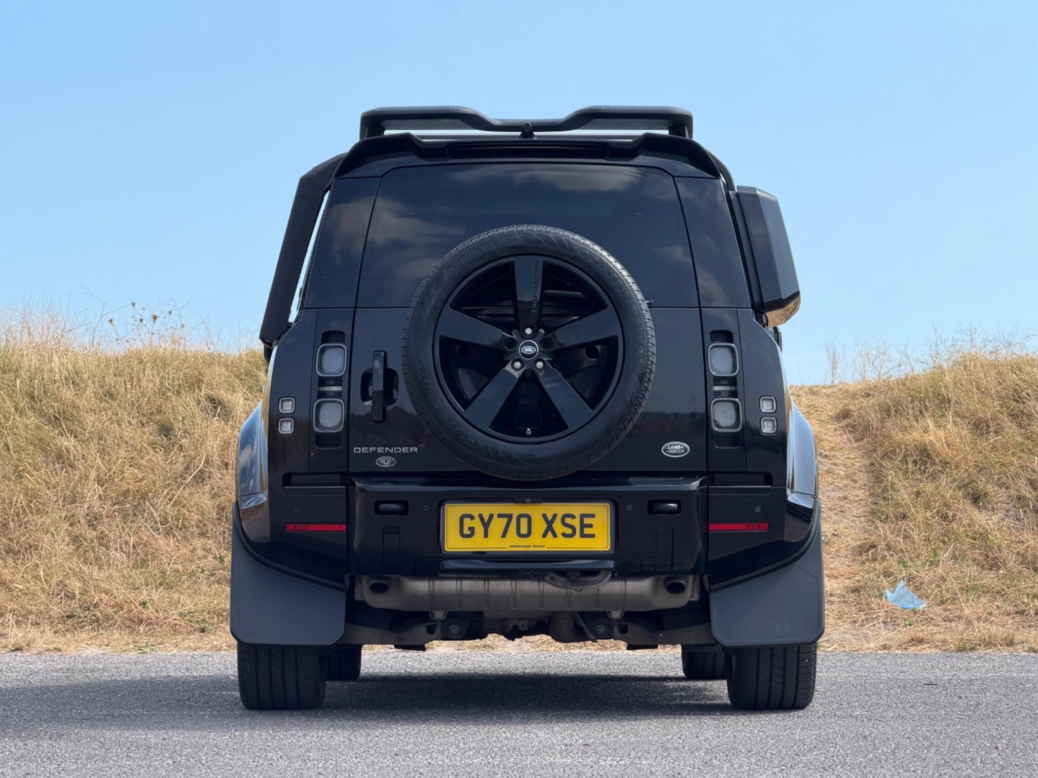 Land Rover Defender 110 view 48
