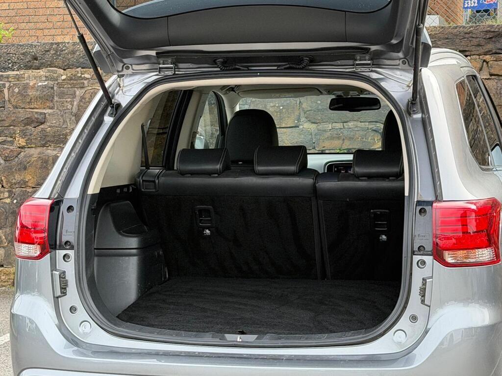 Mitsubishi Outlander view 19