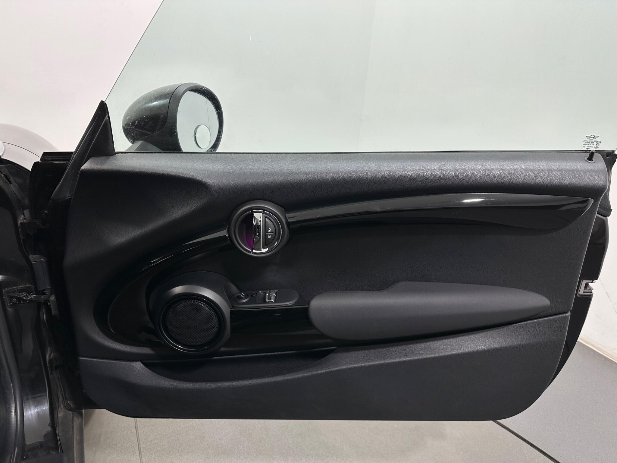 Mini Cooper view 33