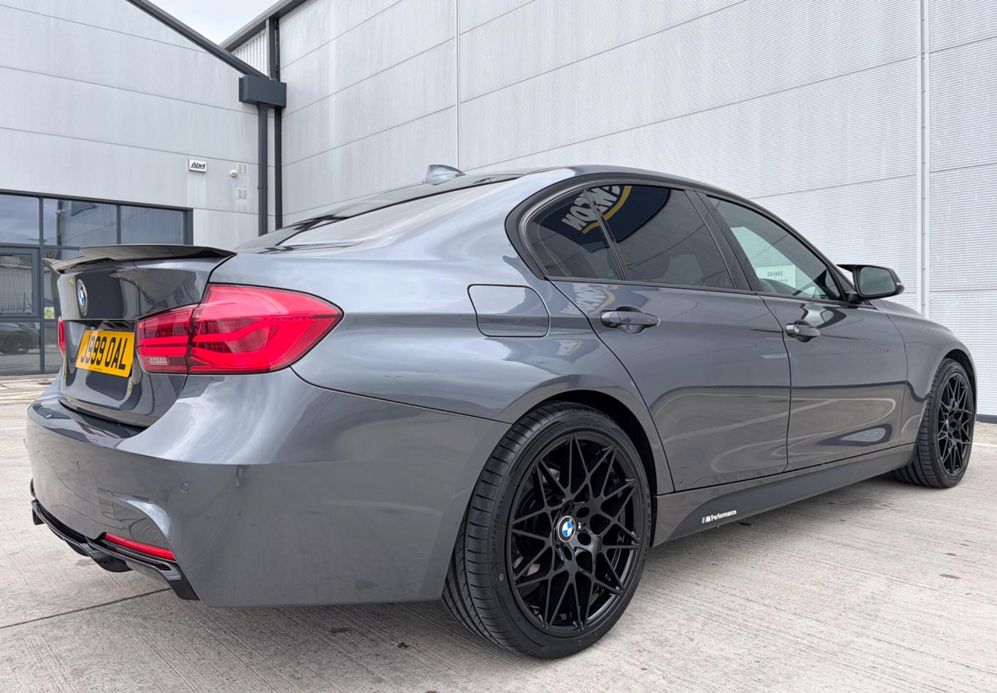 BMW 3 Series view 13