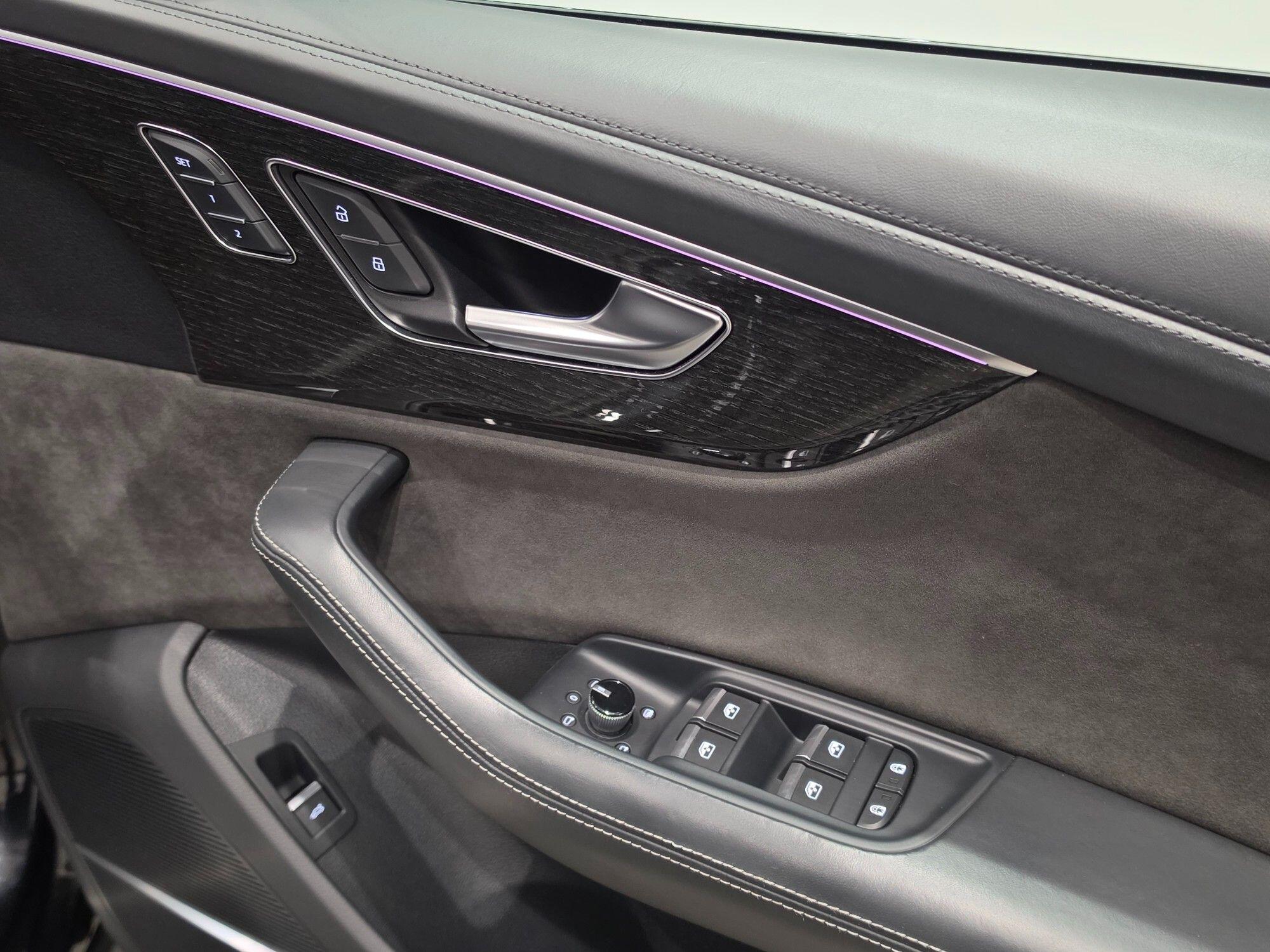 Audi Q8 view 76