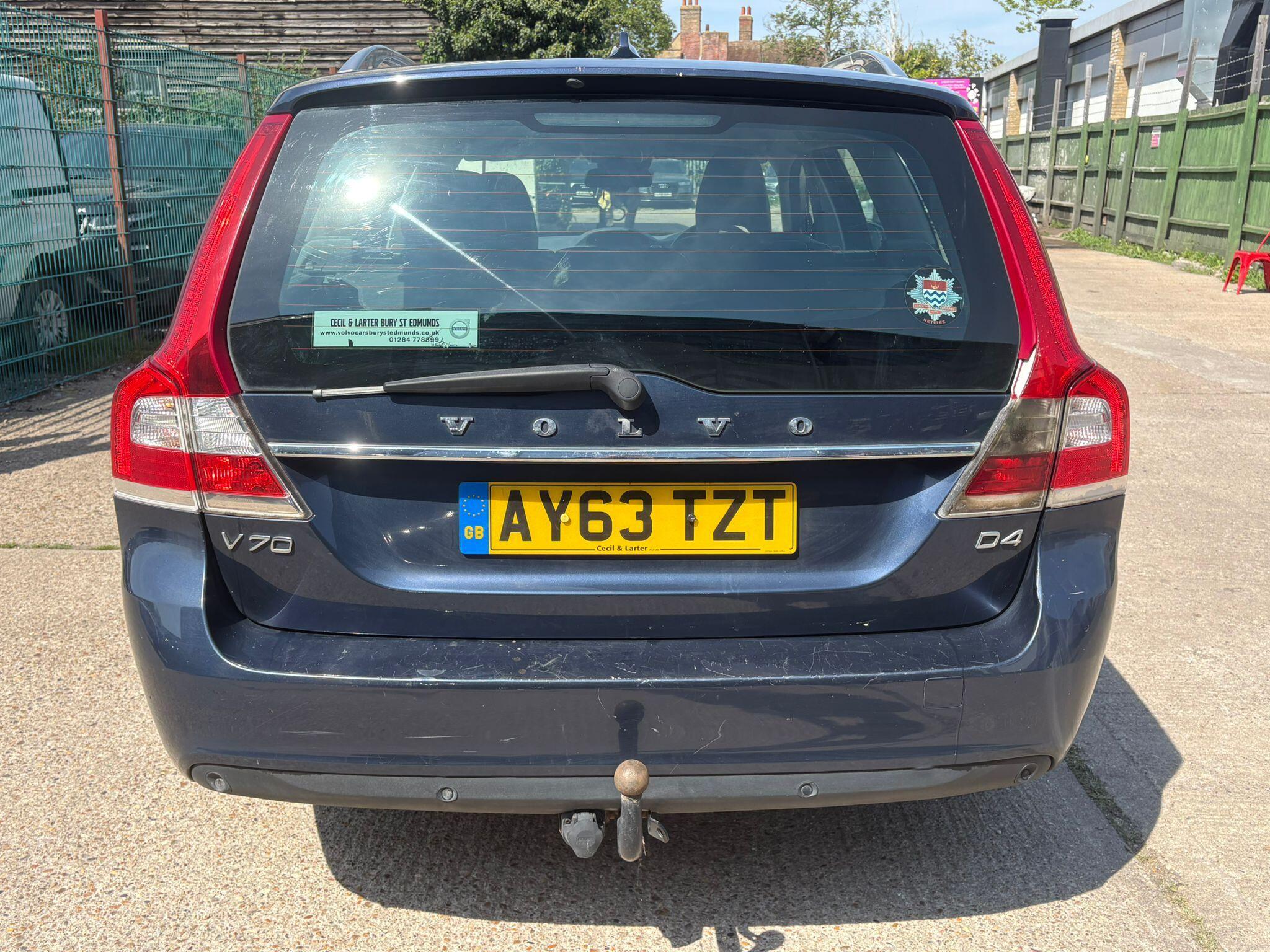 Volvo V70 view 4