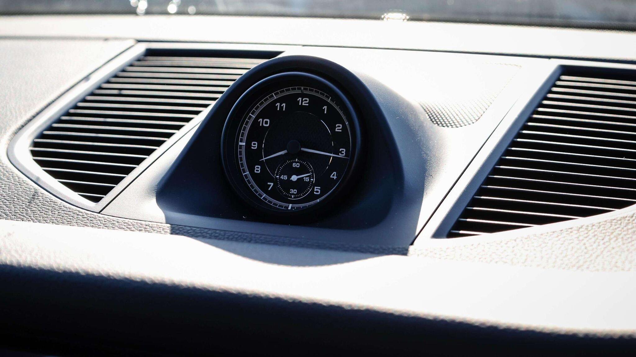 Porsche Macan view 19