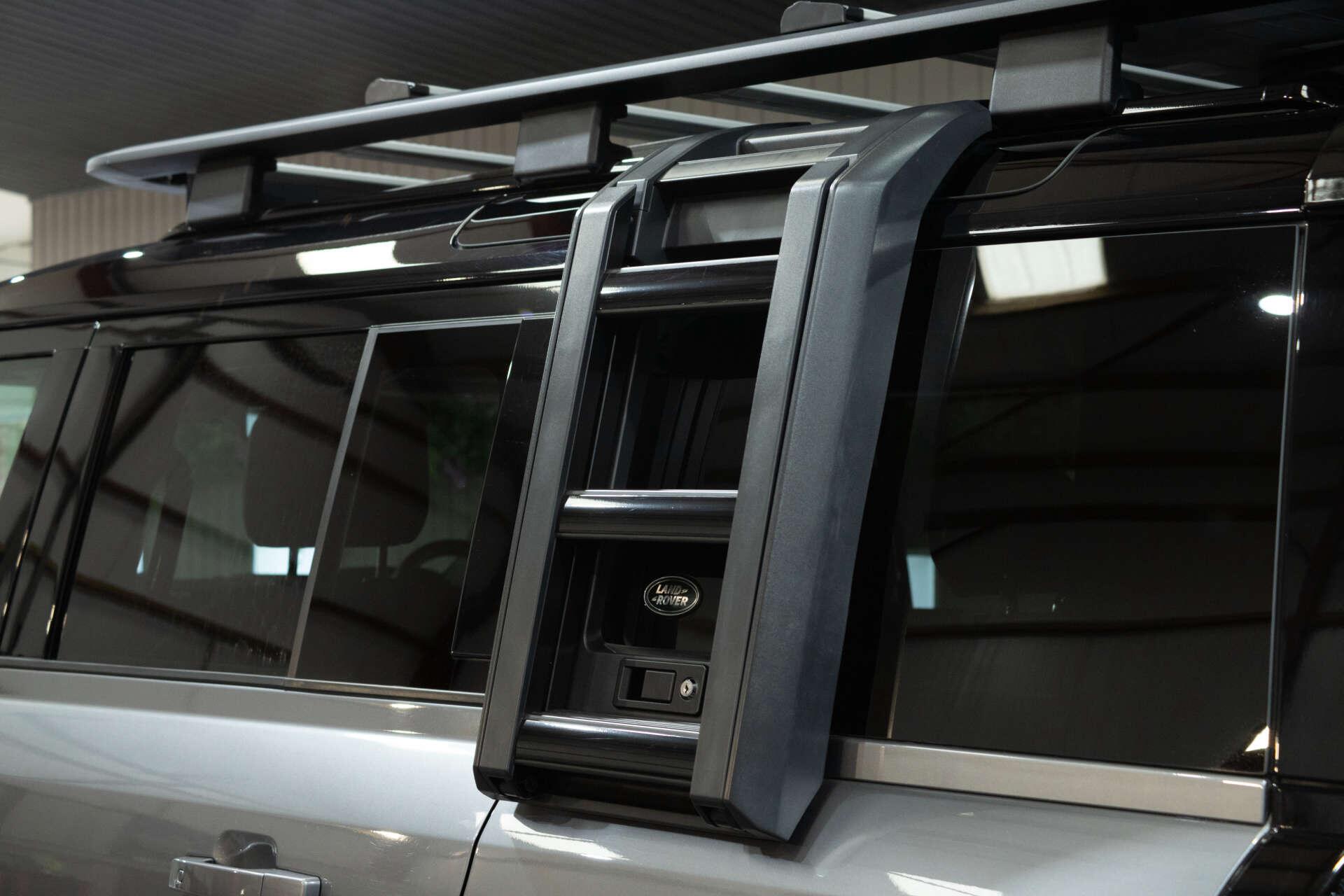Land Rover Defender view 25