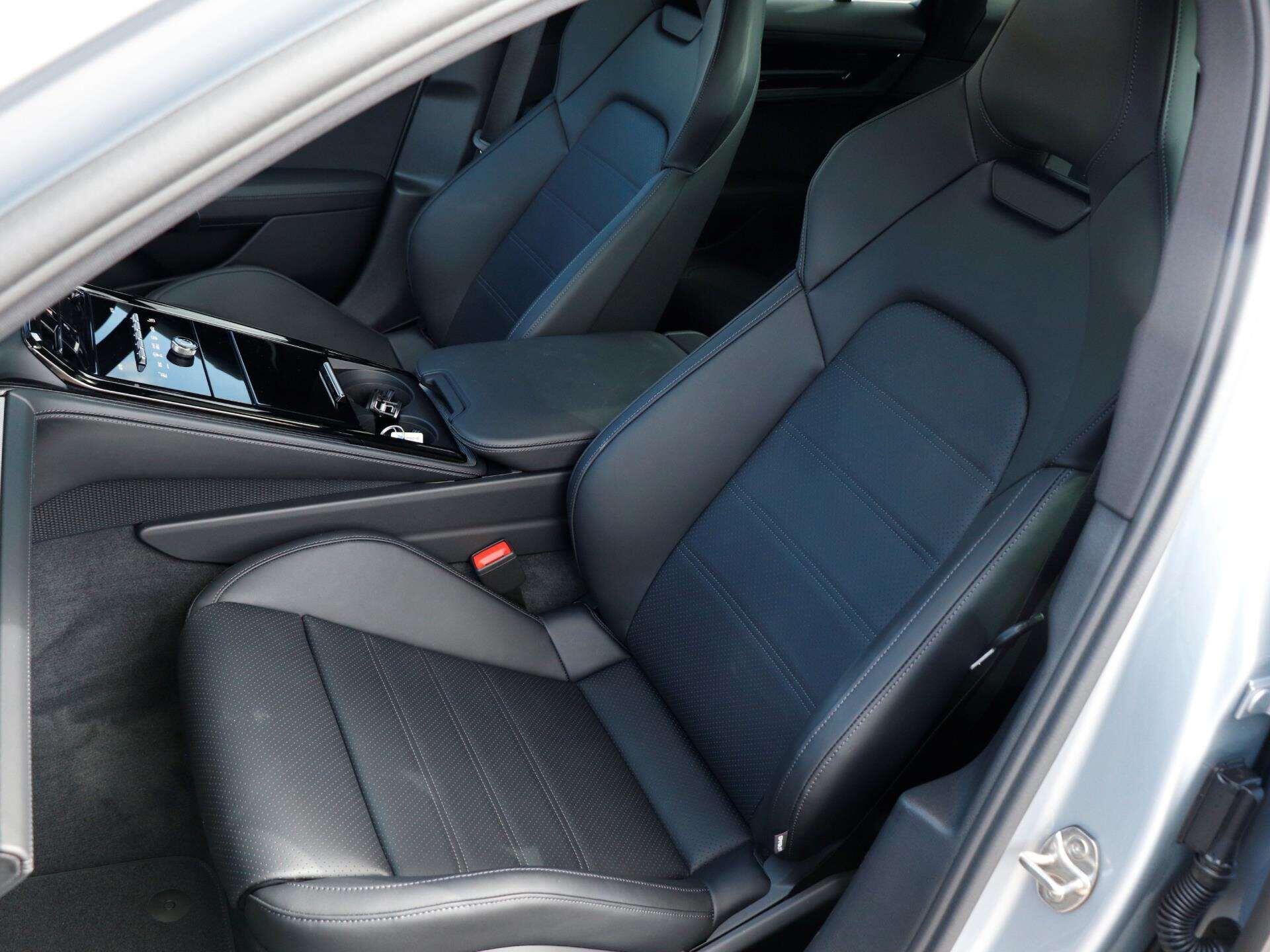 Porsche Panamera view 25