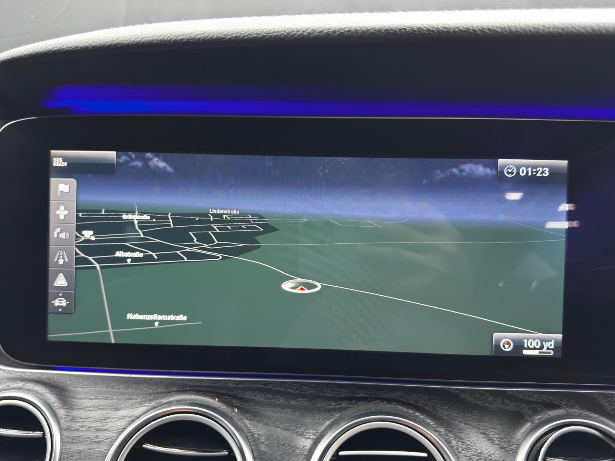 Mercedes-Benz E-Class view 31