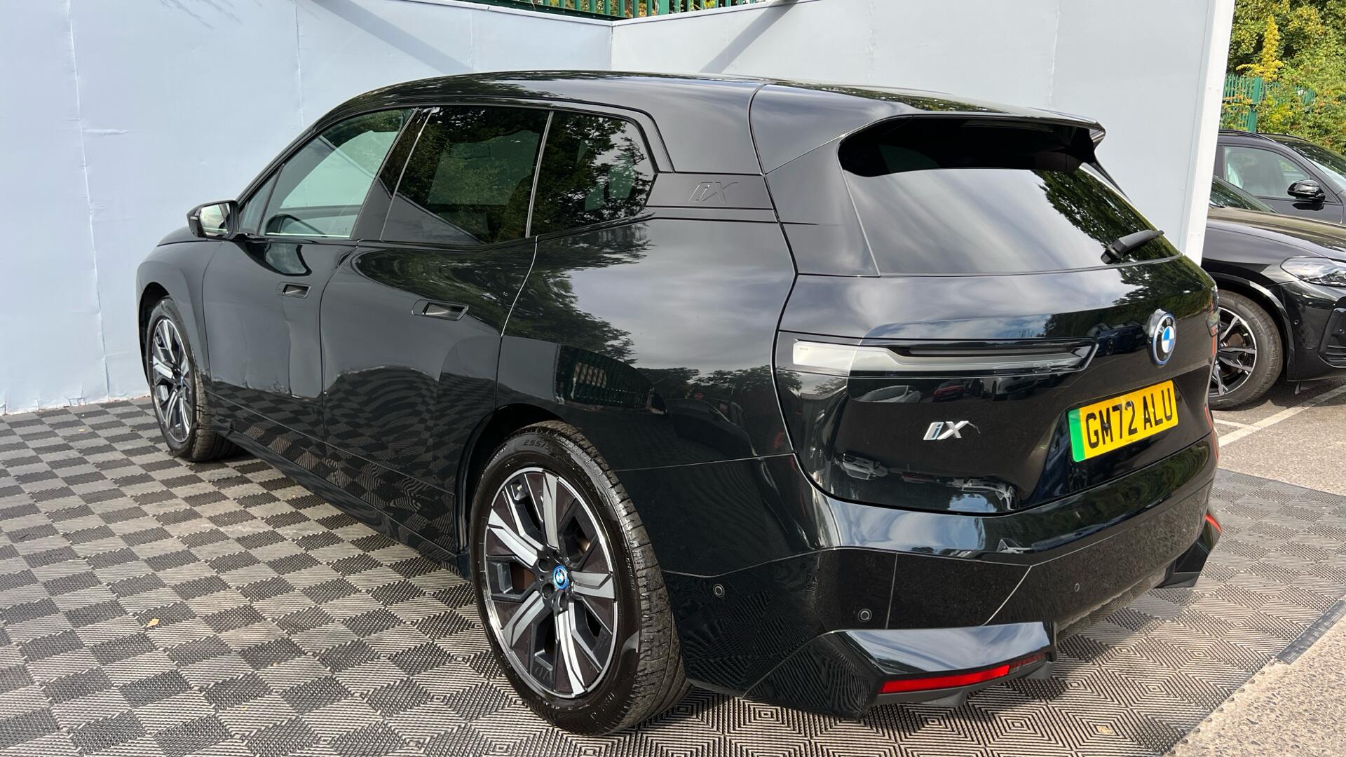 BMW Ix view 33