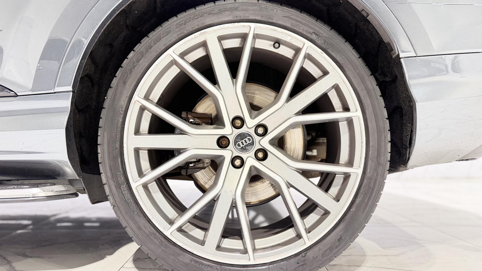 Audi Q7 view 68