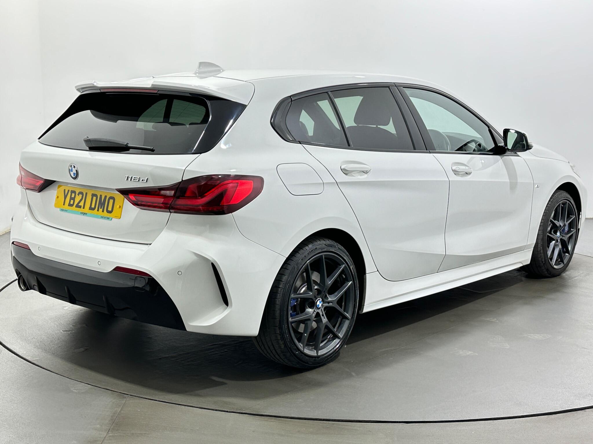 BMW 1 Series view 8