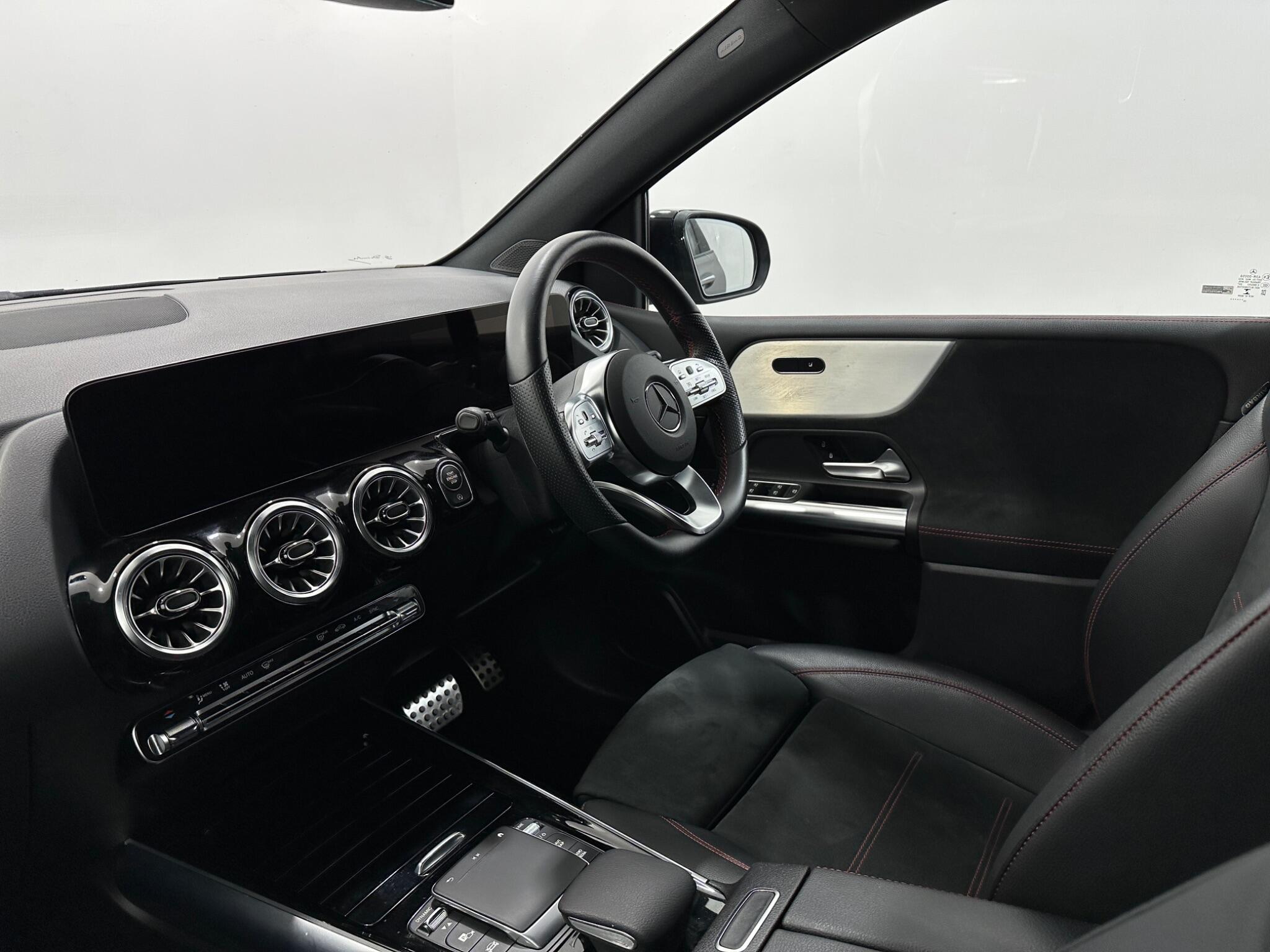 Mercedes-Benz B-Class view 33