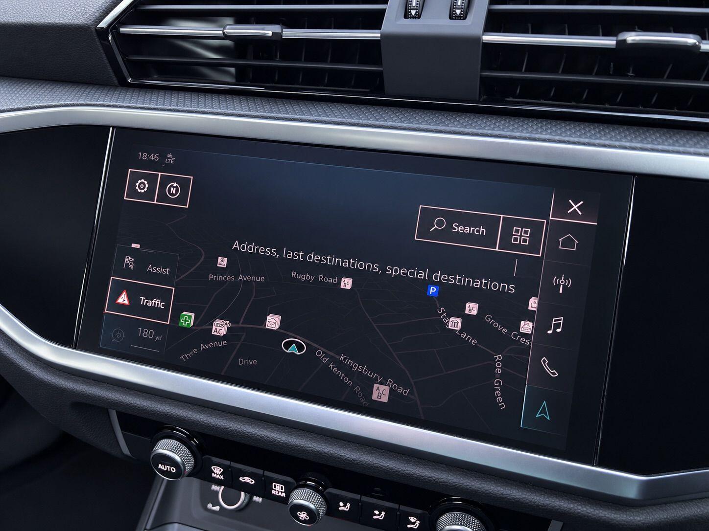 Audi Q3 view 21