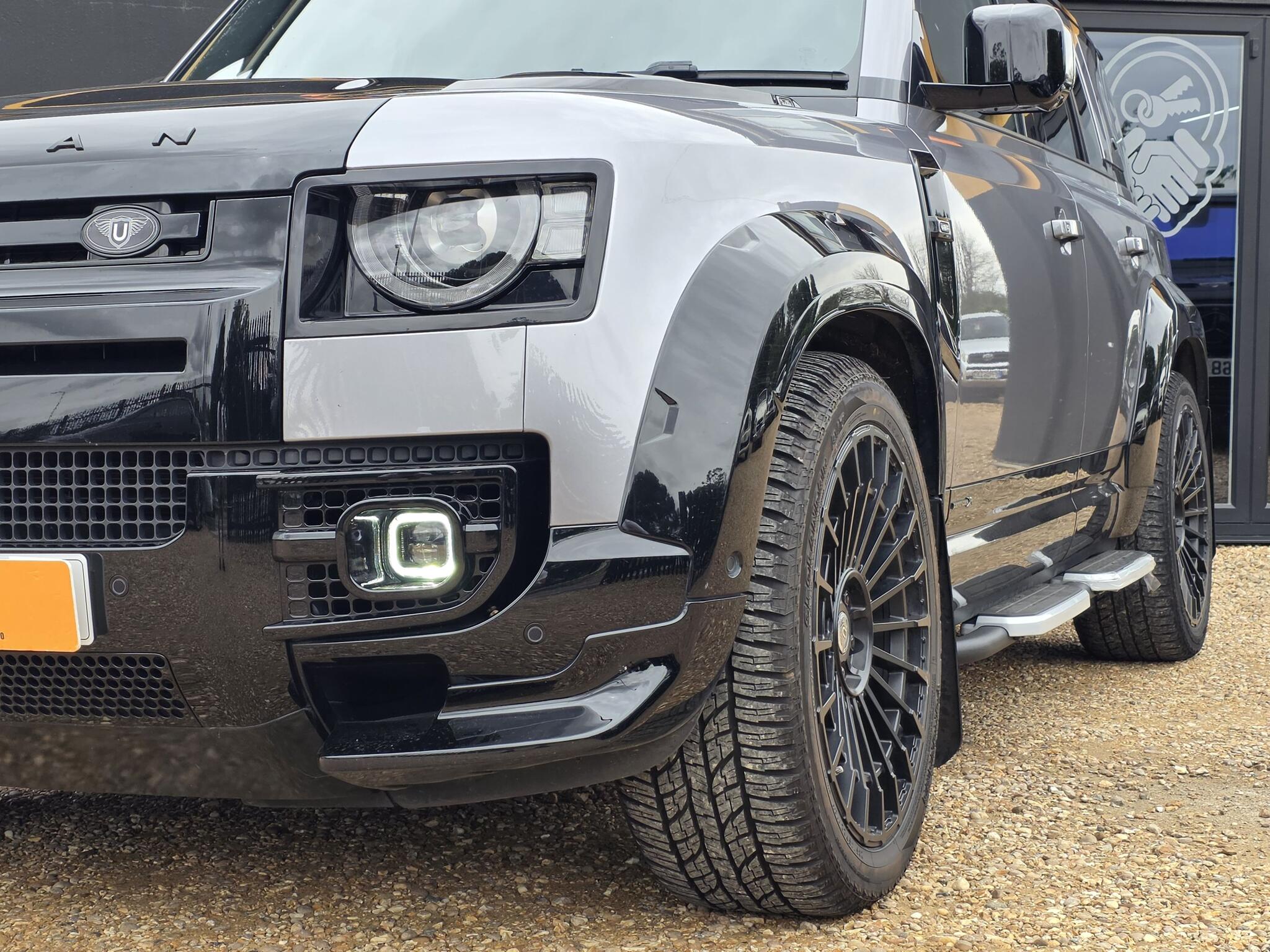Land Rover Defender view 5