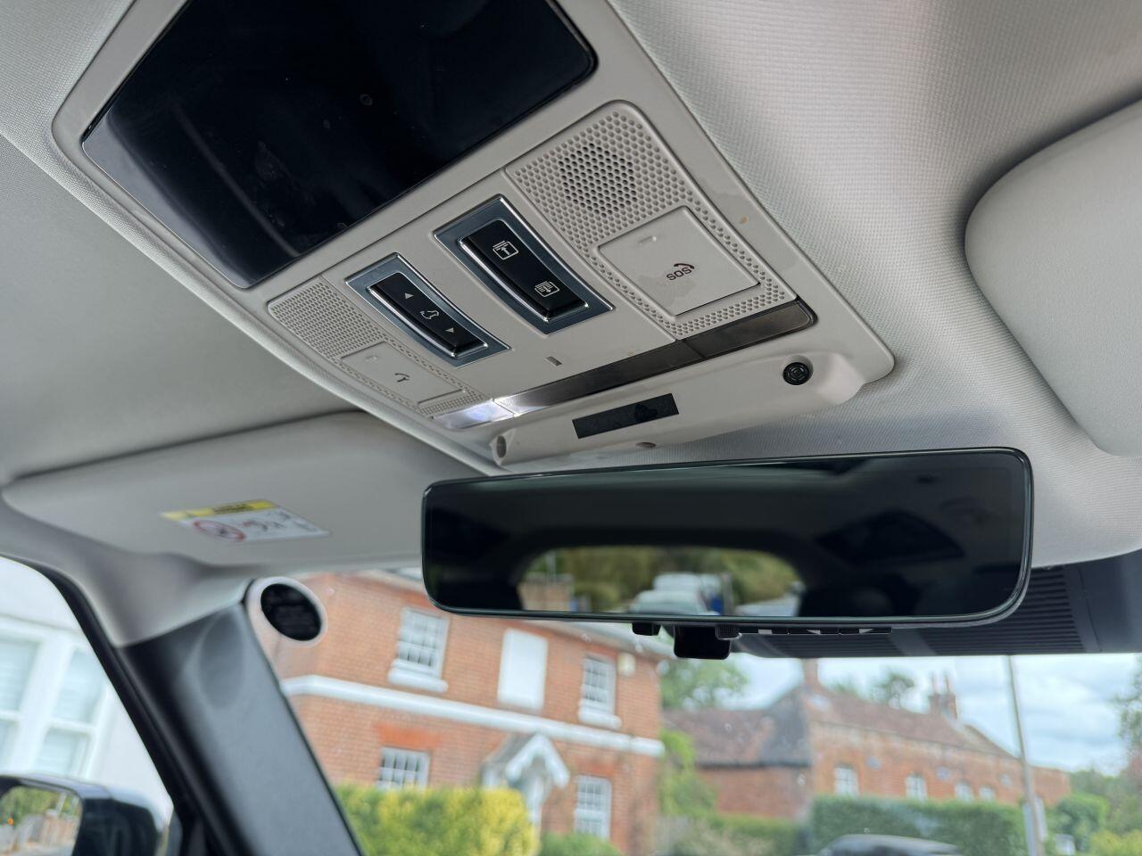 Land Rover Defender 110 view 18
